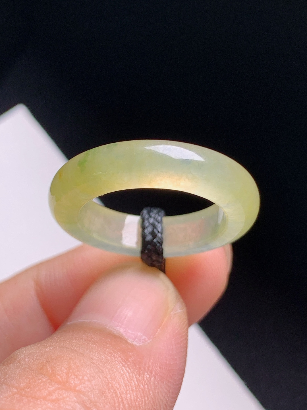 冰黄翡指环，莹润透亮，种水细腻，简约大气