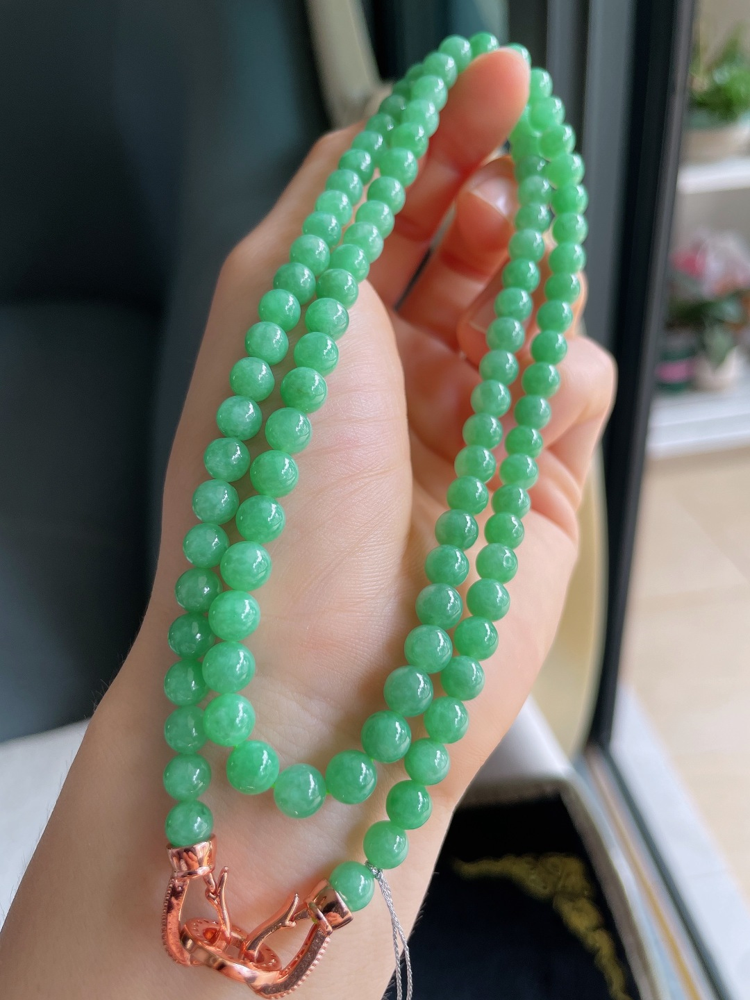 ️，缅甸天然翡翠A货，冰满绿珠链，尺寸：5.8mm99颗。【编4546】