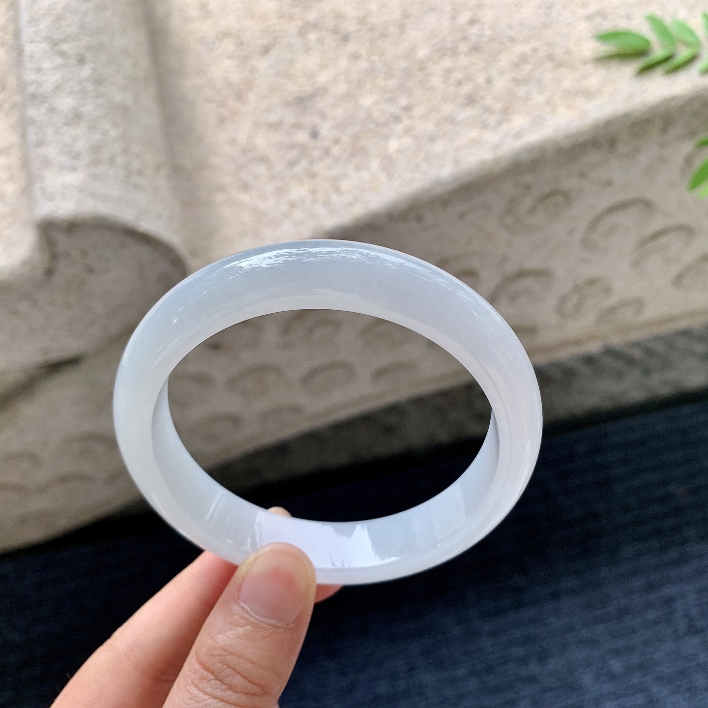 正圈59 60，圈口60.7/13/8，编码AD082201，描述细糯底色，水润，种老，细腻，无裂。