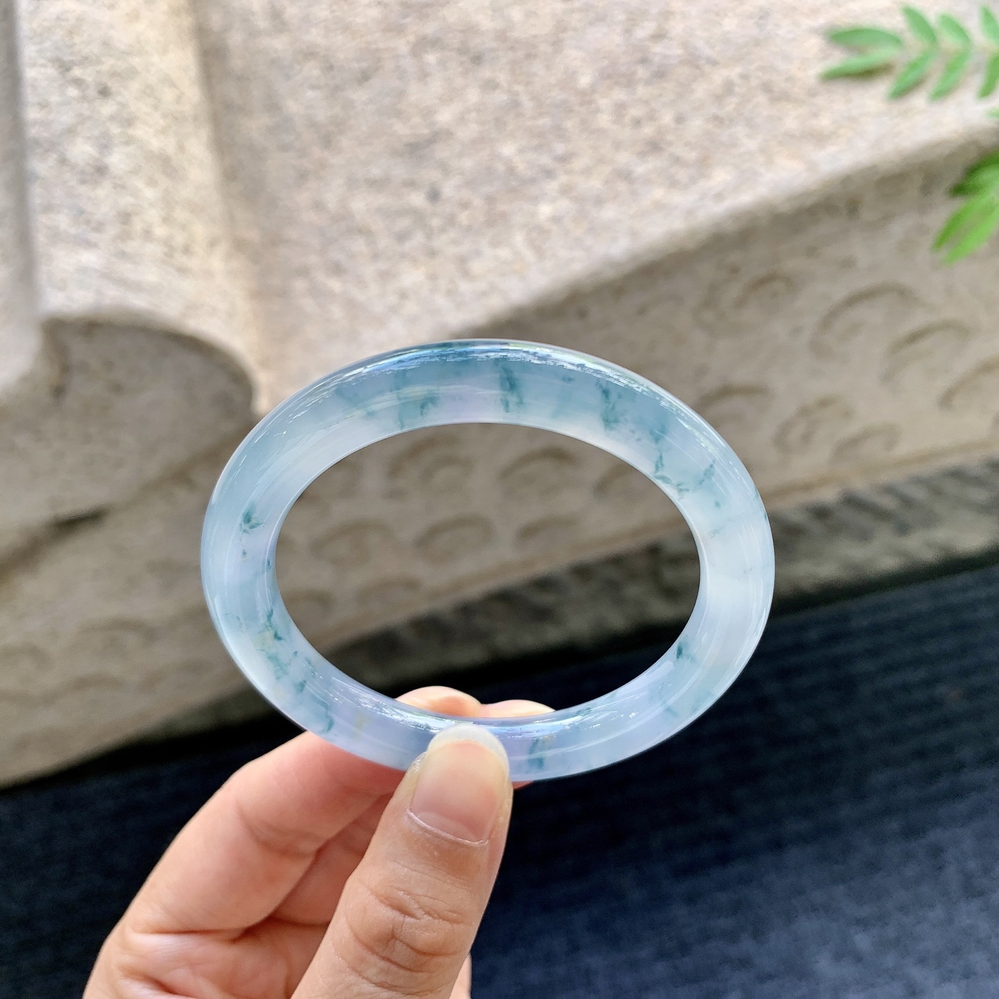 圆条50 51,圈口51.2/8.2/8.4,编码G9082221,描述冰糯紫罗兰飘花，水润，种老，细腻，无裂