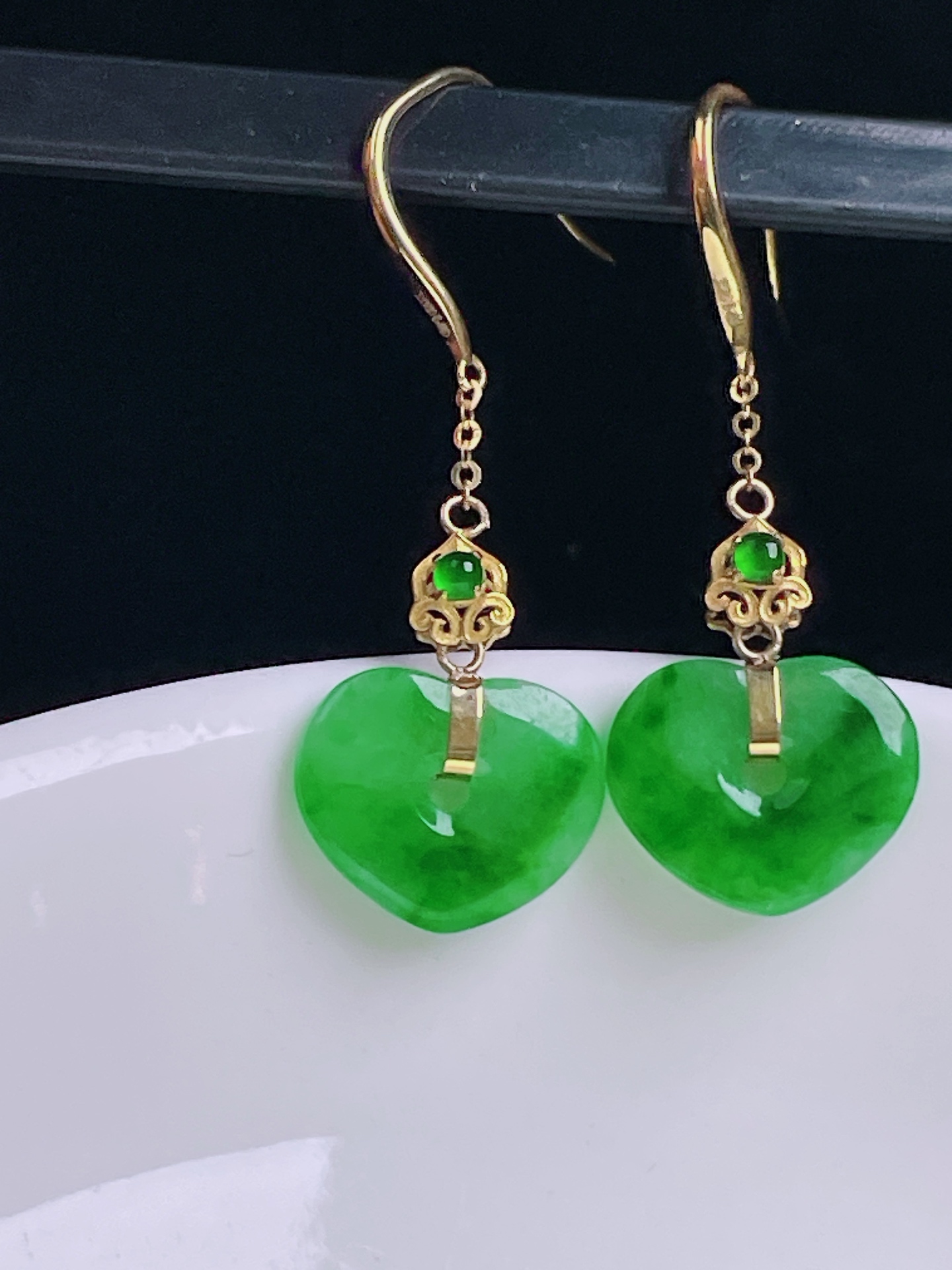 辣绿耳坠，18k镶嵌，老种起光，细底通透，尺寸：裸石10.3/8.6/2mm0821
