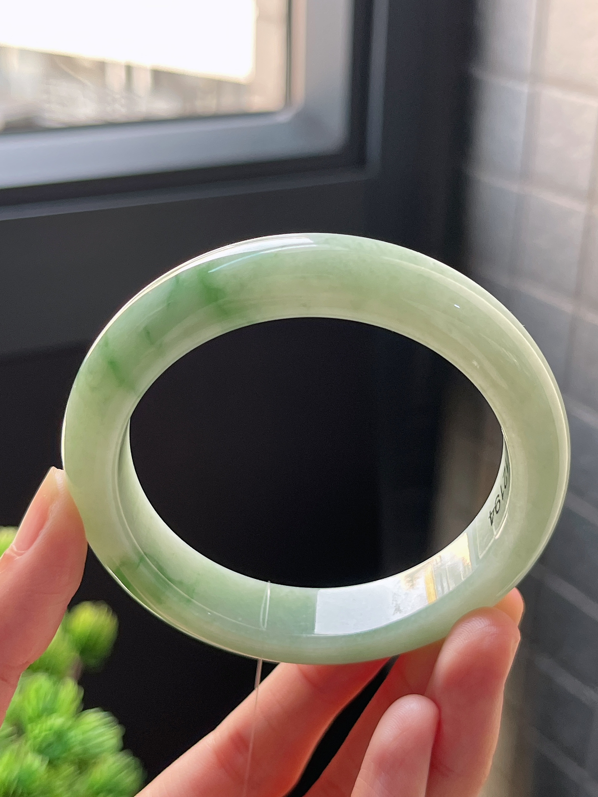 正圈56圈口飘绿手镯