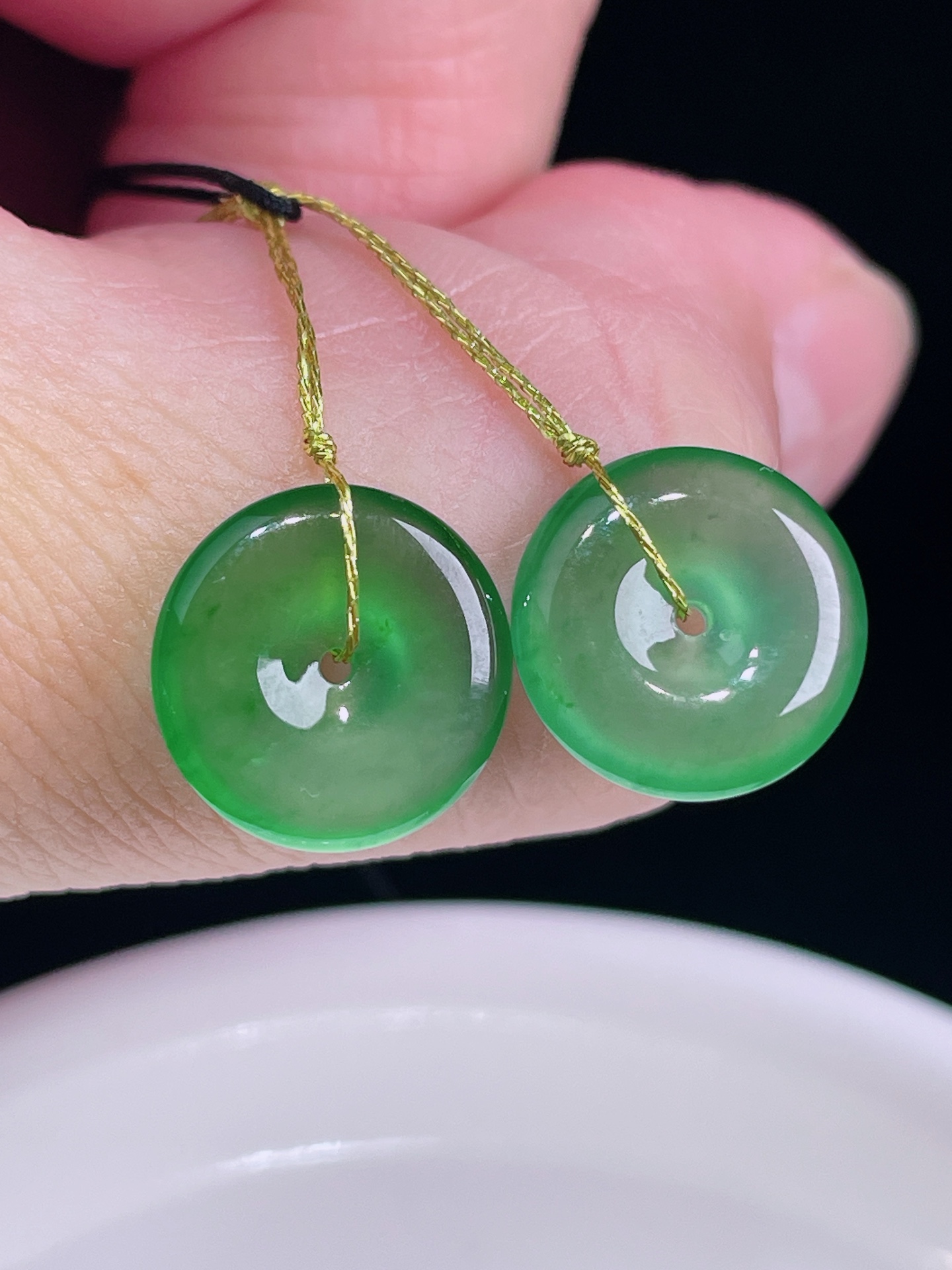 冰绿耳坠，老种起光，细底通透，尺寸：12.7/3.2mm0821