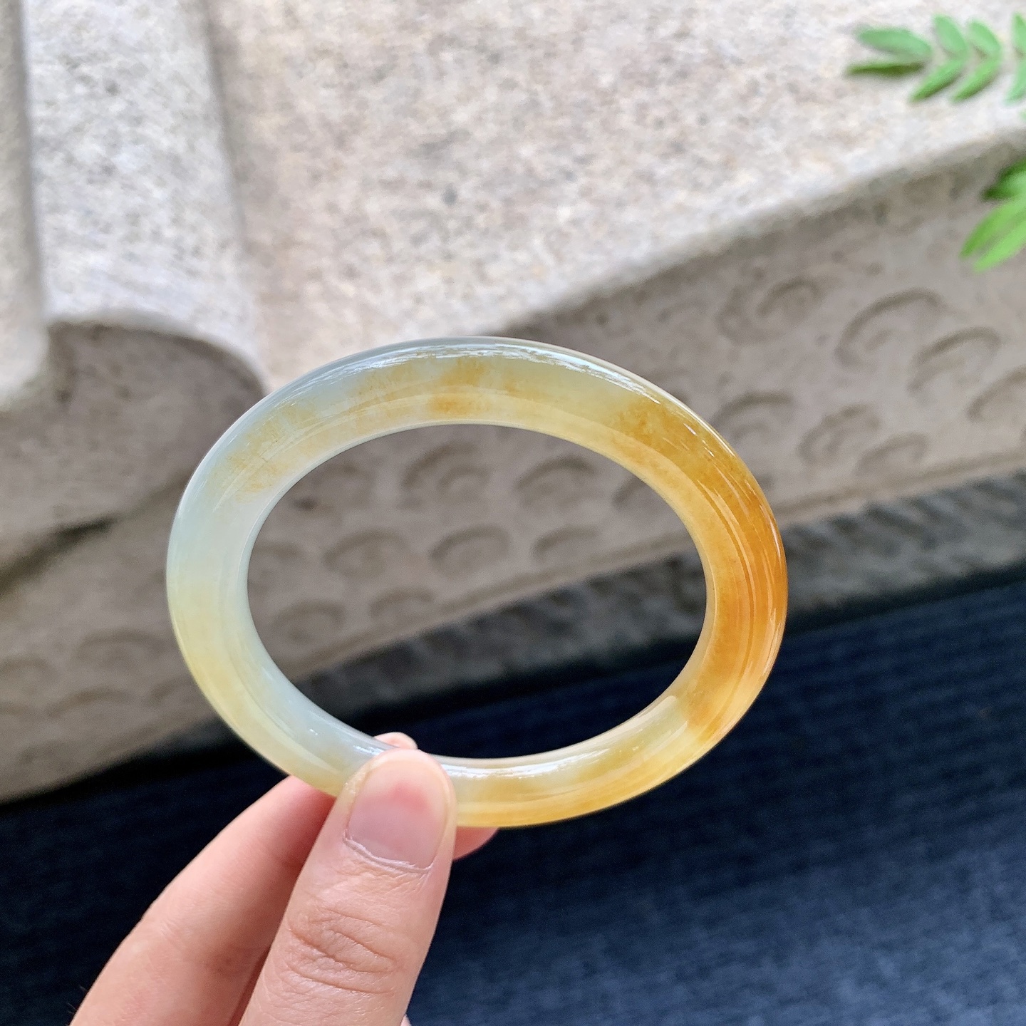 圆条56 57,圈口57.1/9/9.4,编码N2082209,冰黄翡，清透，水润，种老，细腻，无裂