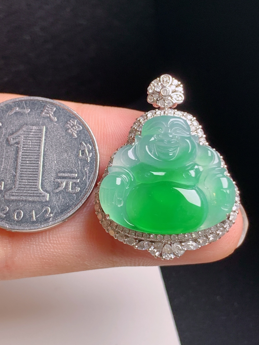 冰种绿佛公吊坠，明艳夺目，冰润起光，笑口常开