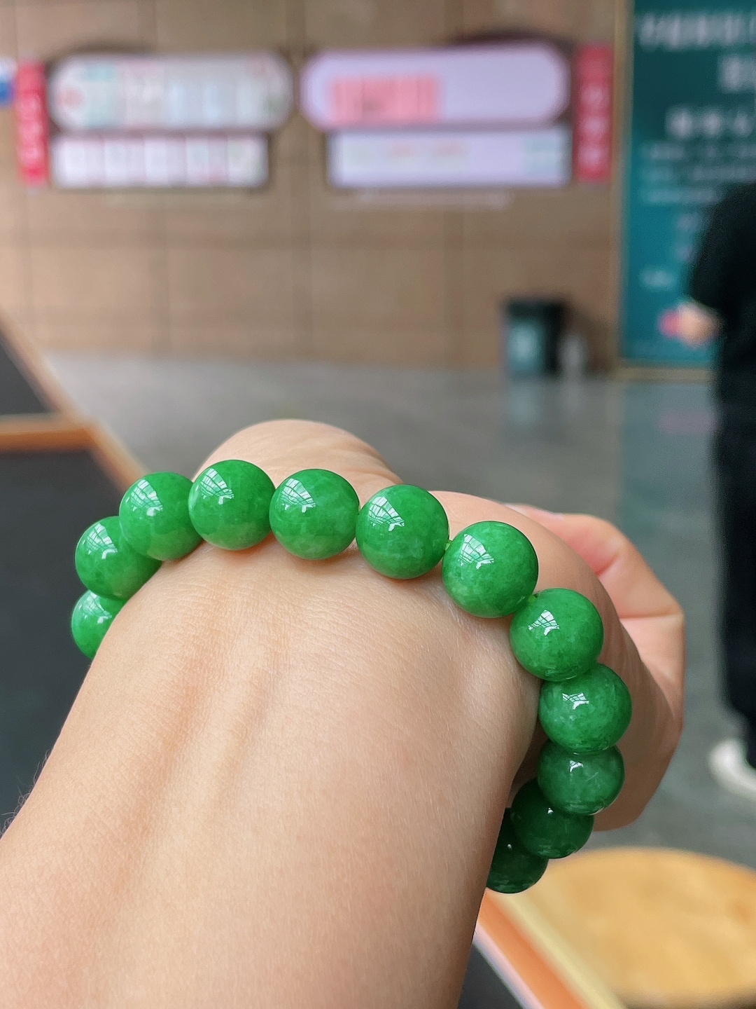 ️ 满绿手串 色艳色浓，珠圆玉润 尺寸：10.8