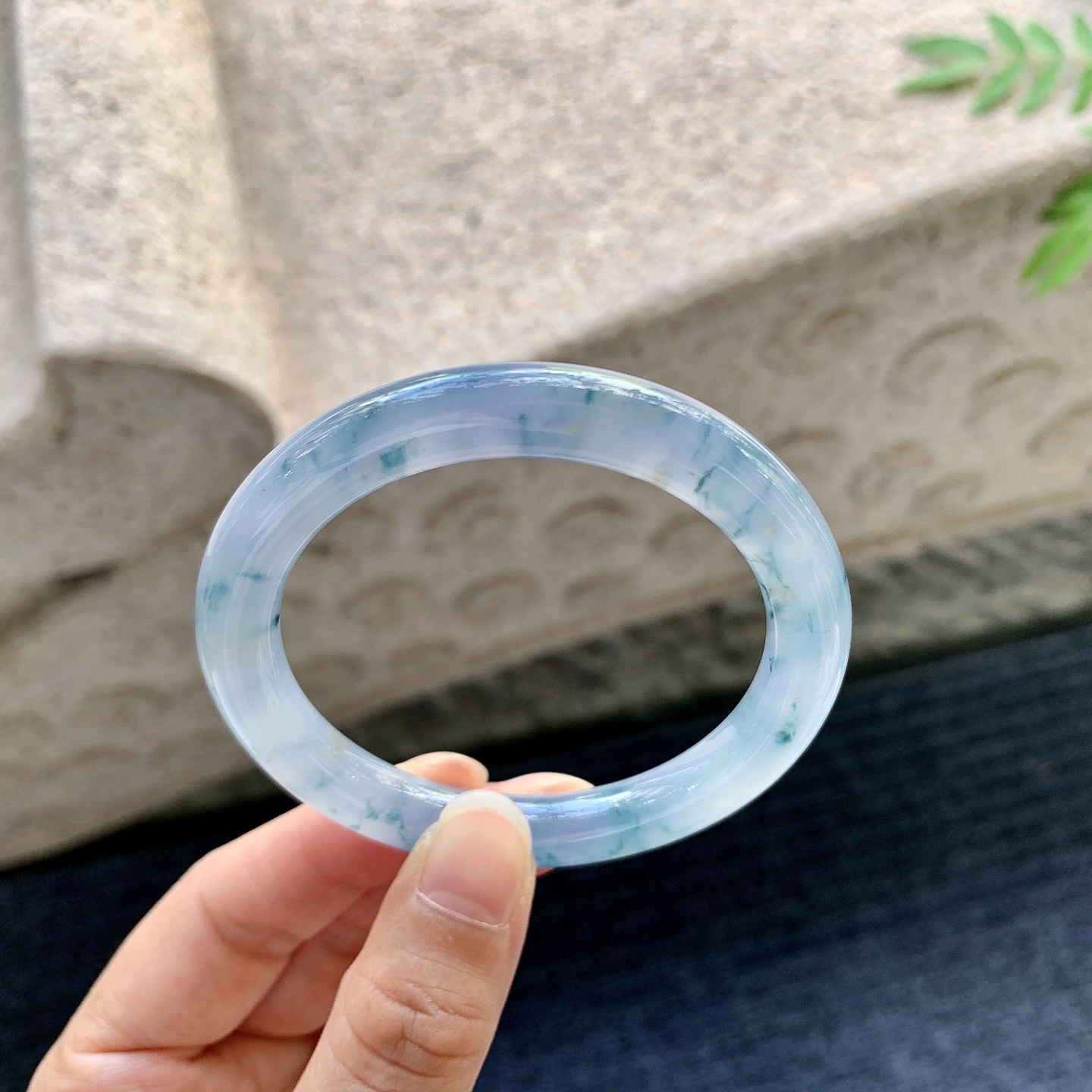 圆条50 51,圈口51.2/8.2/8.4,编码G9082221,描述冰糯紫罗兰飘花，水润，种老，细腻，无裂