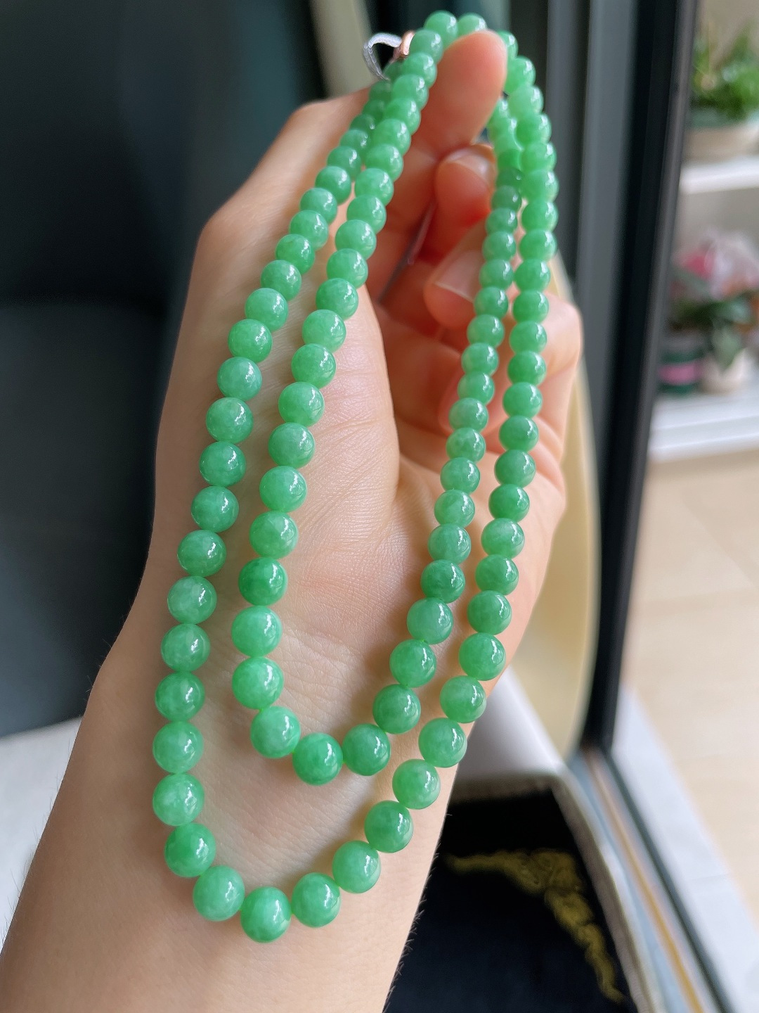 ️，缅甸天然翡翠A货，冰满绿珠链，尺寸：5.8mm99颗。【编4546】