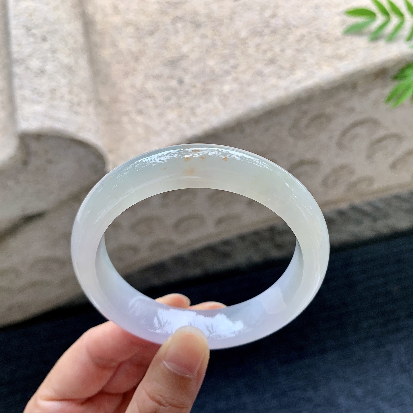 正圈55 56，圈口56/13.5/8，编码HW082204，糯冰双彩，水润，种老，细腻，无裂。