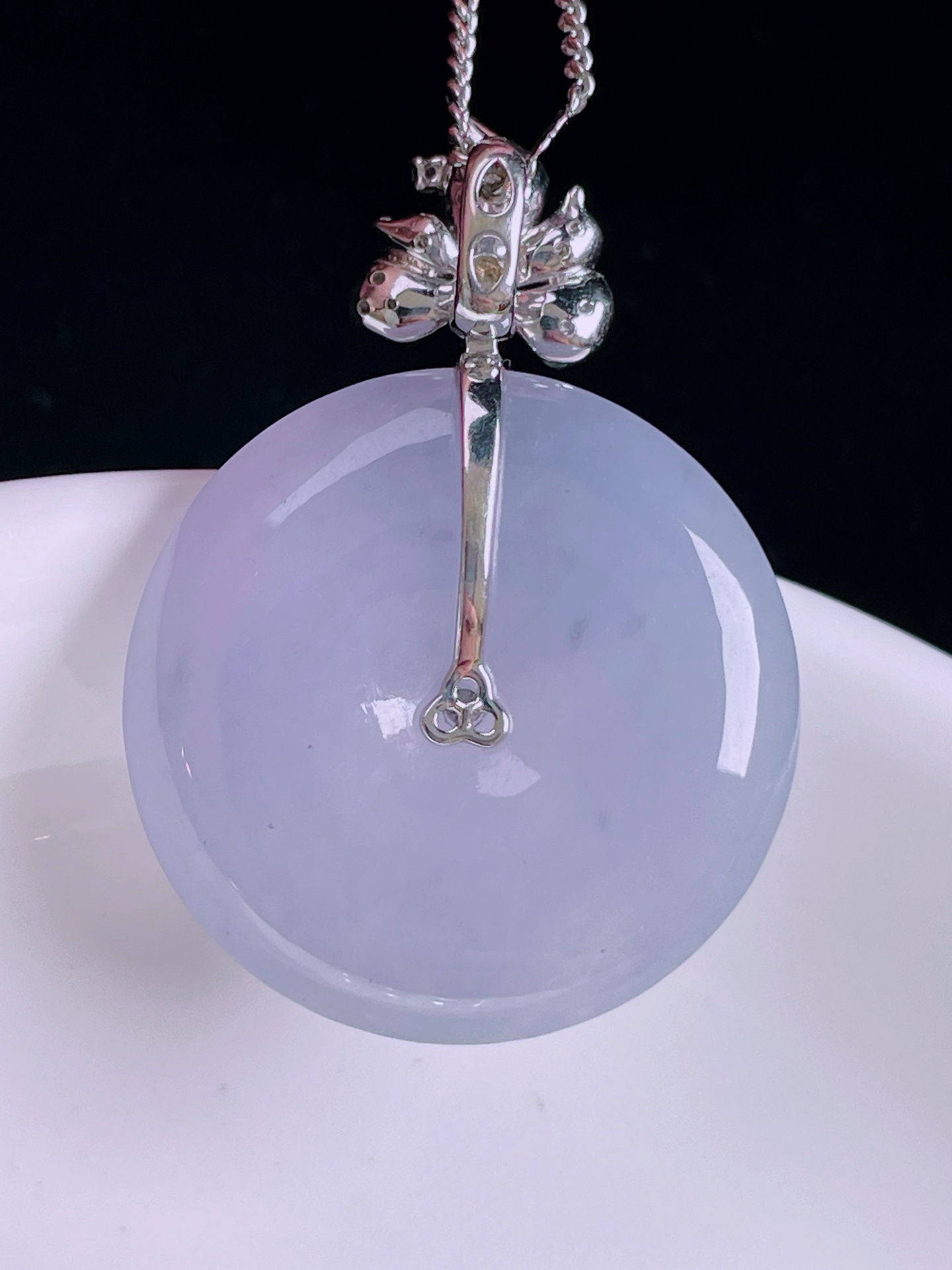 平安扣，18k镶嵌，老种起光，细底通透，尺寸：35.3裸石25/5.8mm0821