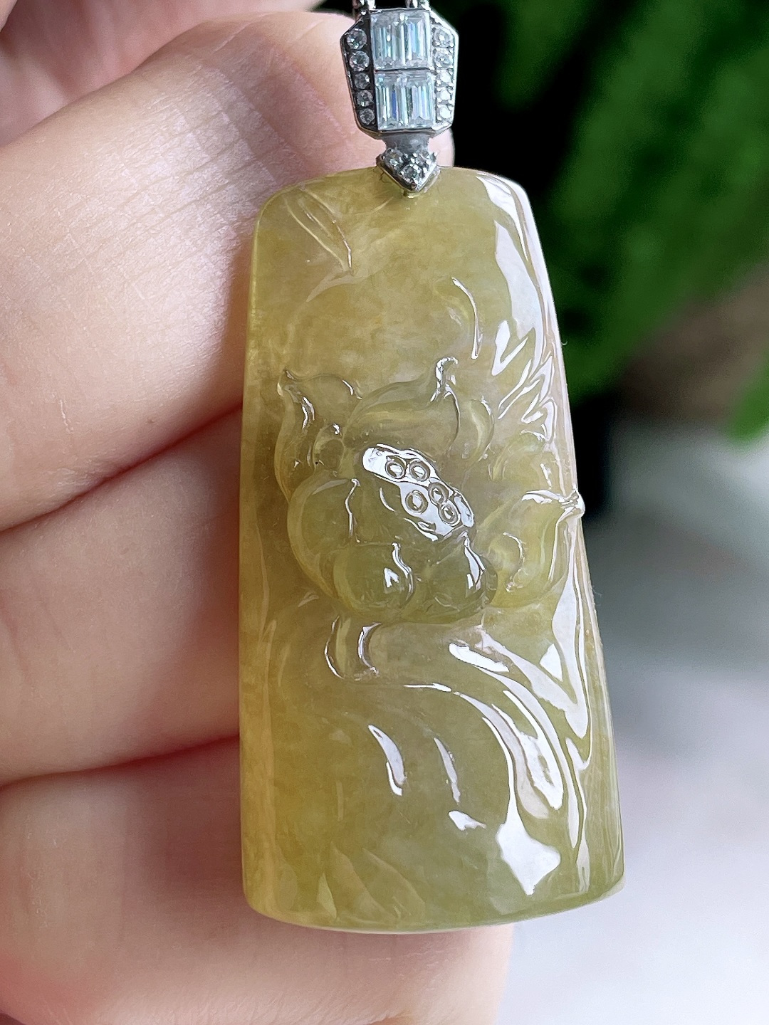 冰黄翡荷花牌吊坠,18k金镶嵌,无裂,性比高,厚装,整体46.6,裸石39-19-8.4,重量13克