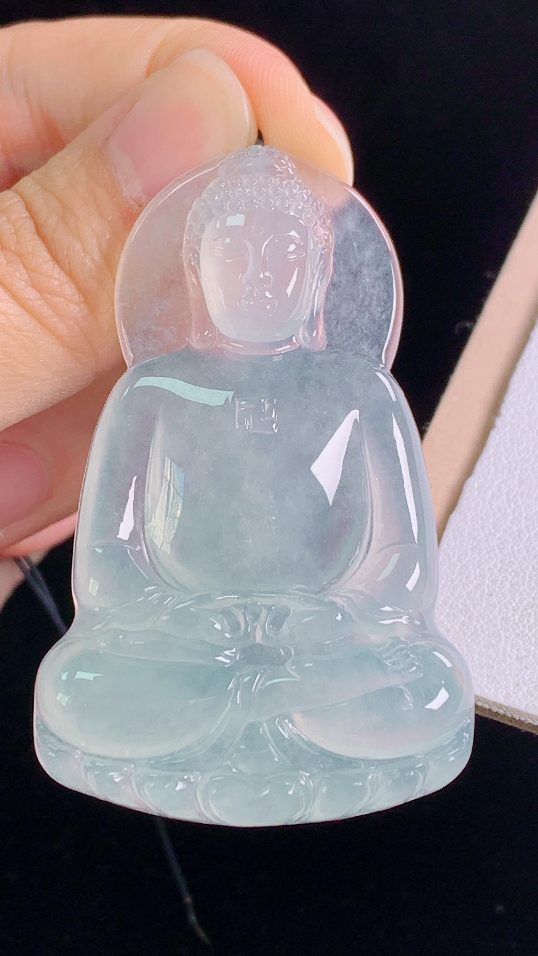 高冰大日如来,种水，清透起光，无裂,尺寸:54.5-34.7-5.9mm 18