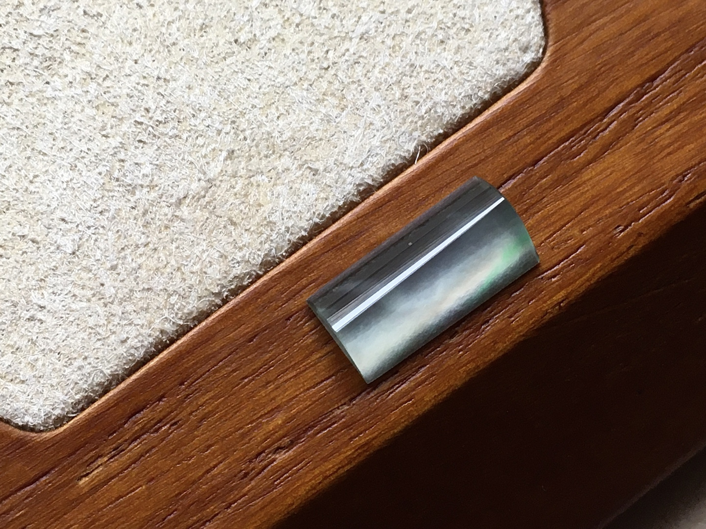 玻璃种飘色马鞍 色泽别致漂亮，冰透感十足，尺寸12.2*6*3.2