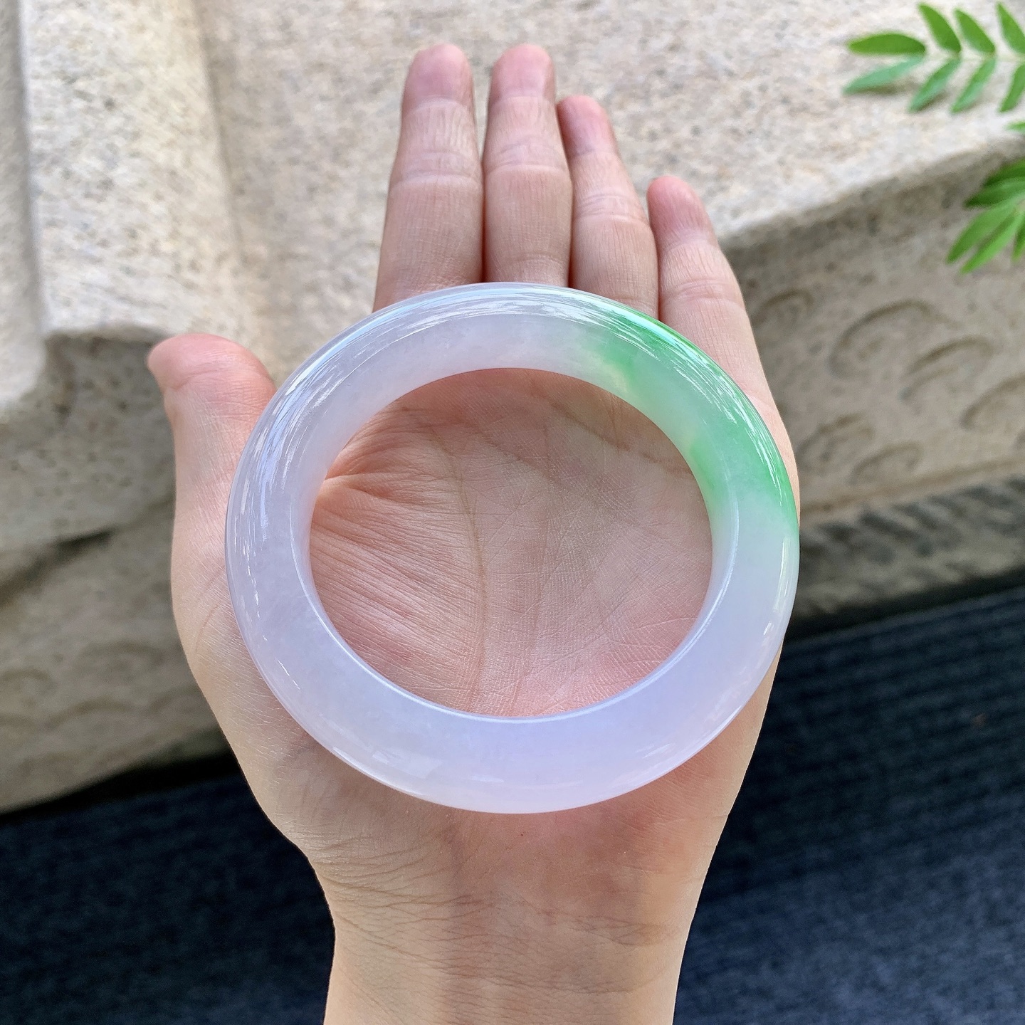 正圈53 54，圈口54.6/12.7/10.6，编码G9082231，冰糯春彩，水润，种老，细腻，打灯有絮线