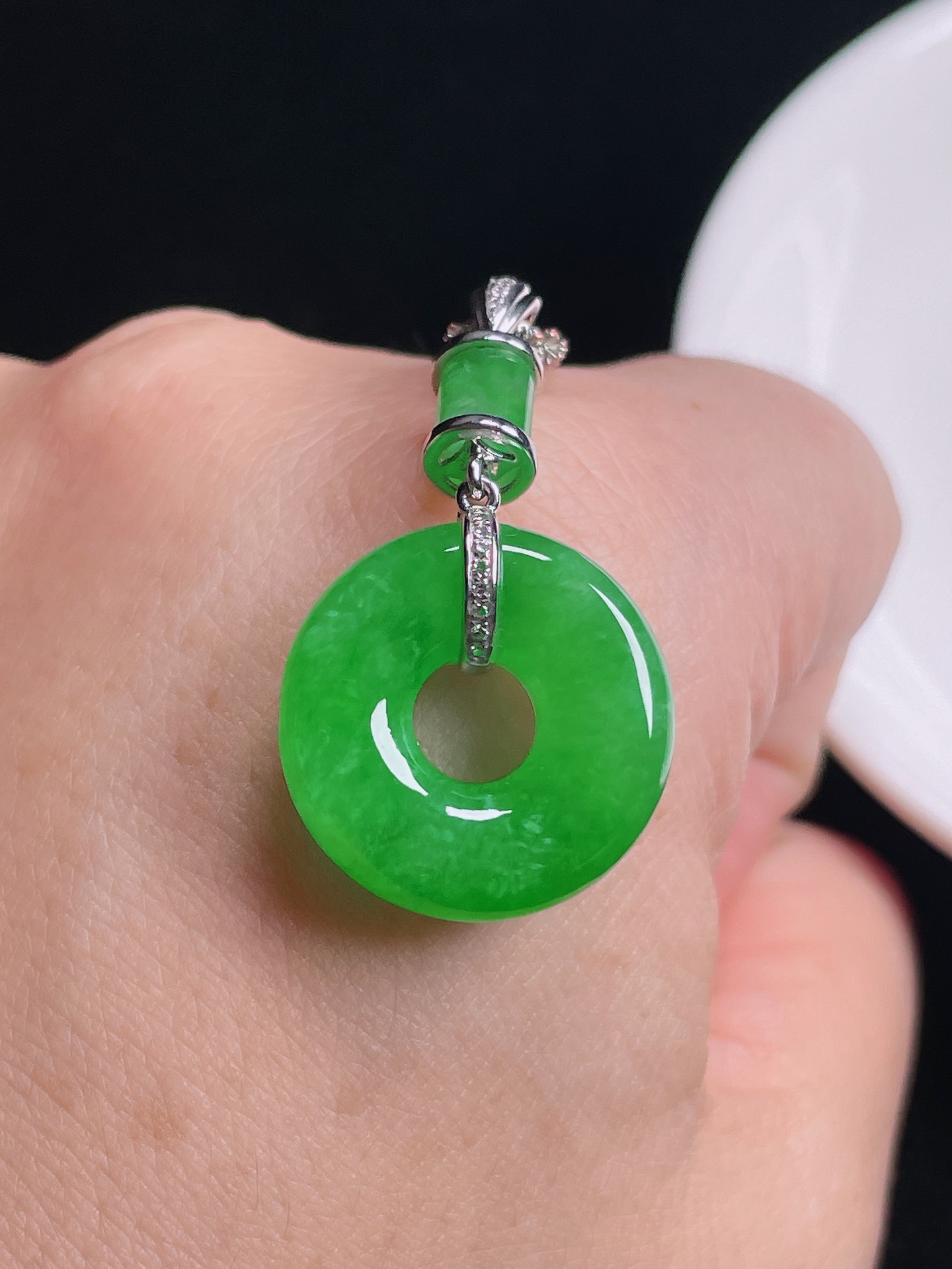 ️ 绿平安扣 色绿无比 无裂：19.1/6