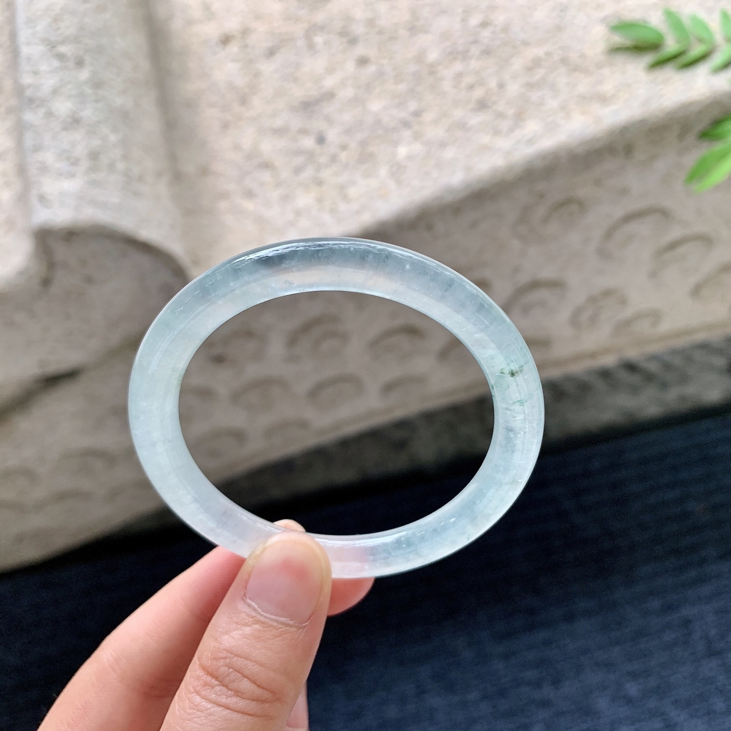 圆条50 51,圈口51.5/7/7.5,编码C5082226,描述冰飘花，清透，水润，种老，细腻，无裂