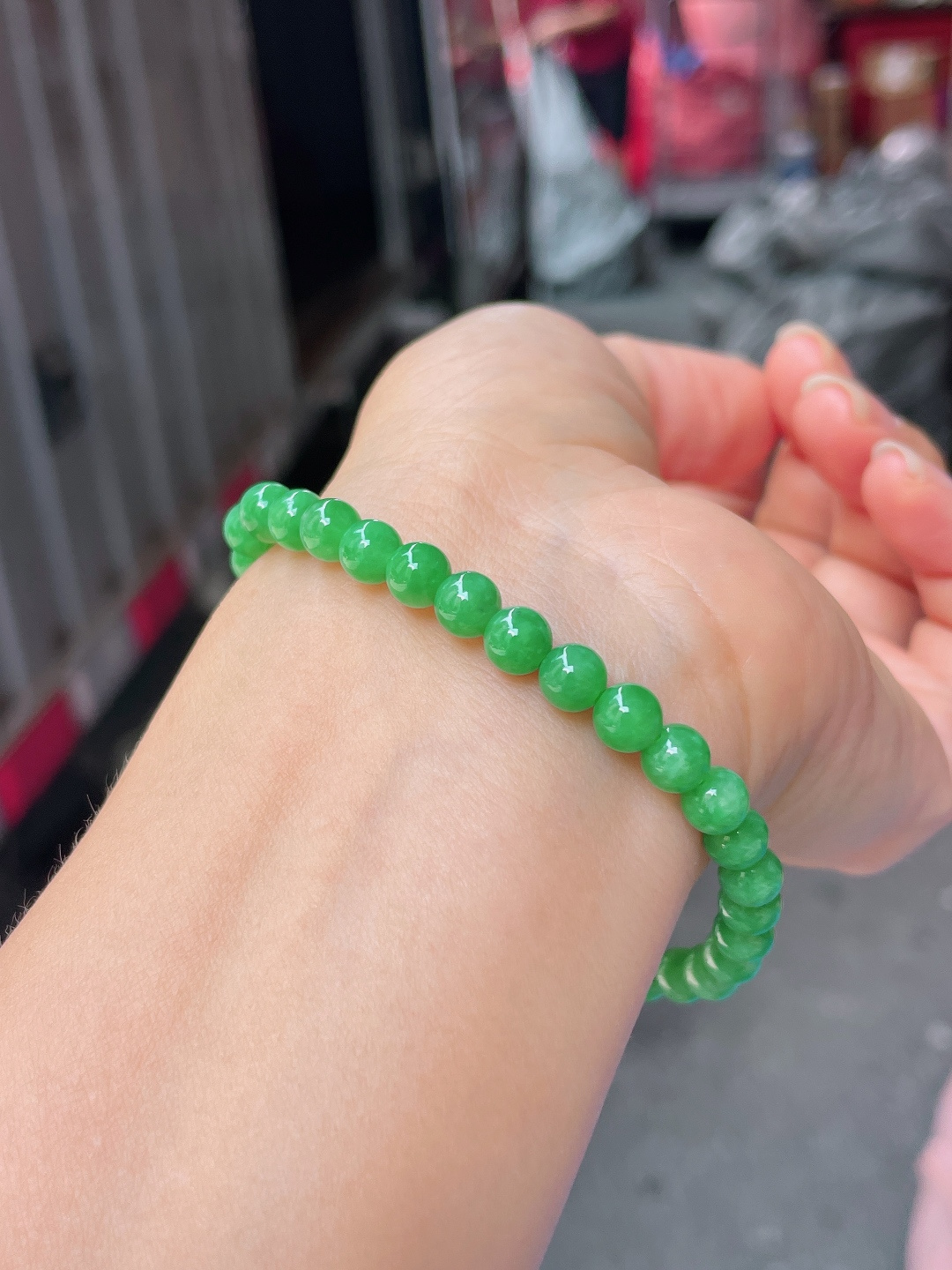 冰阳绿手串 色泽浓郁，珠圆玉润 尺寸：5.8