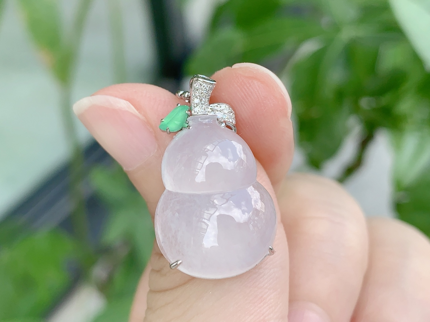 葫芦吊坠～水灵灵 气质优雅 18k真金真钻，19.6-15.2