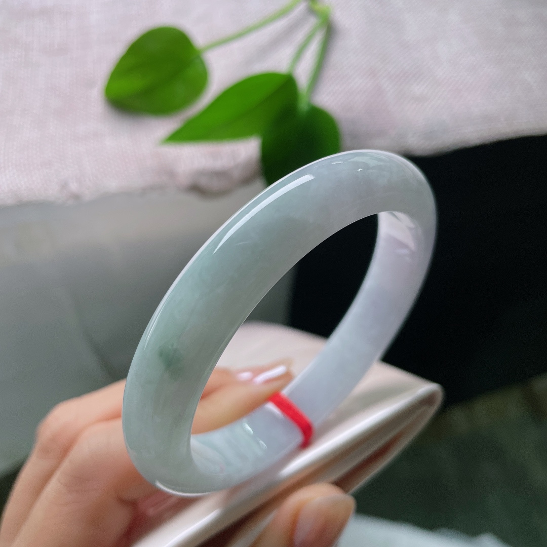56.3/11.4/8.8，皮纹，紫底正圈，休闲穿搭都很适配，不挑肤色，衬得气质温柔恬静。ss57585a