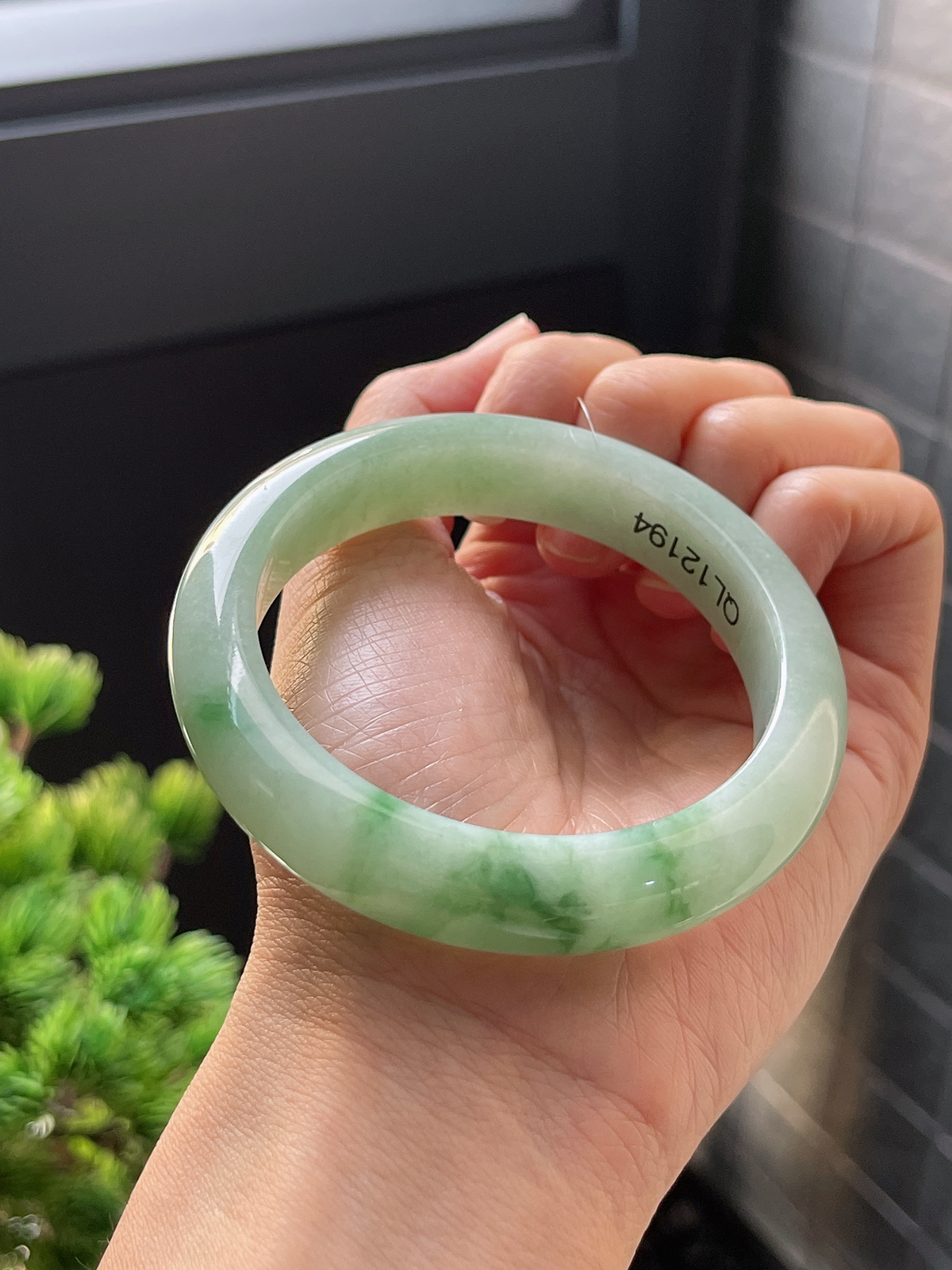 正圈56圈口飘绿手镯