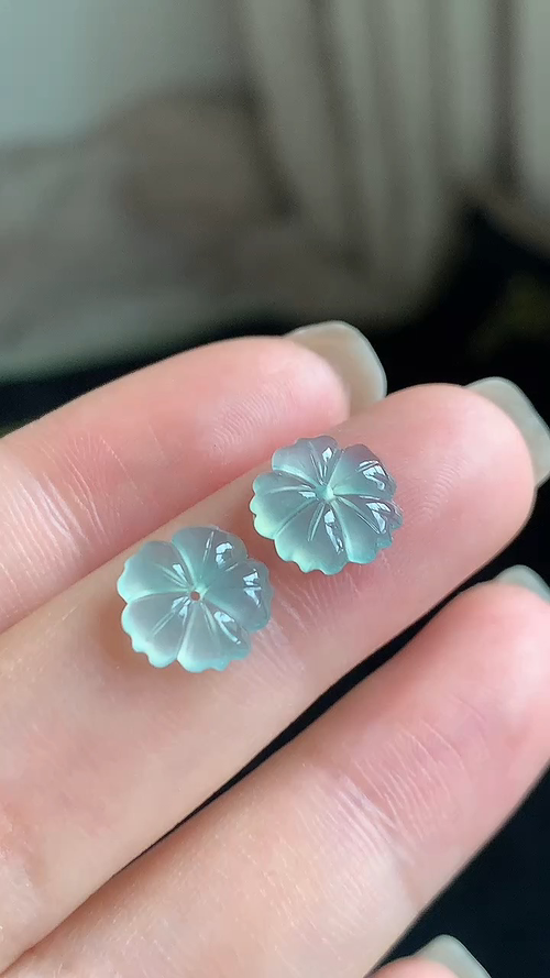 天然翡翠，冰晴花朵无裂，尺寸9.3-2.7 xw820