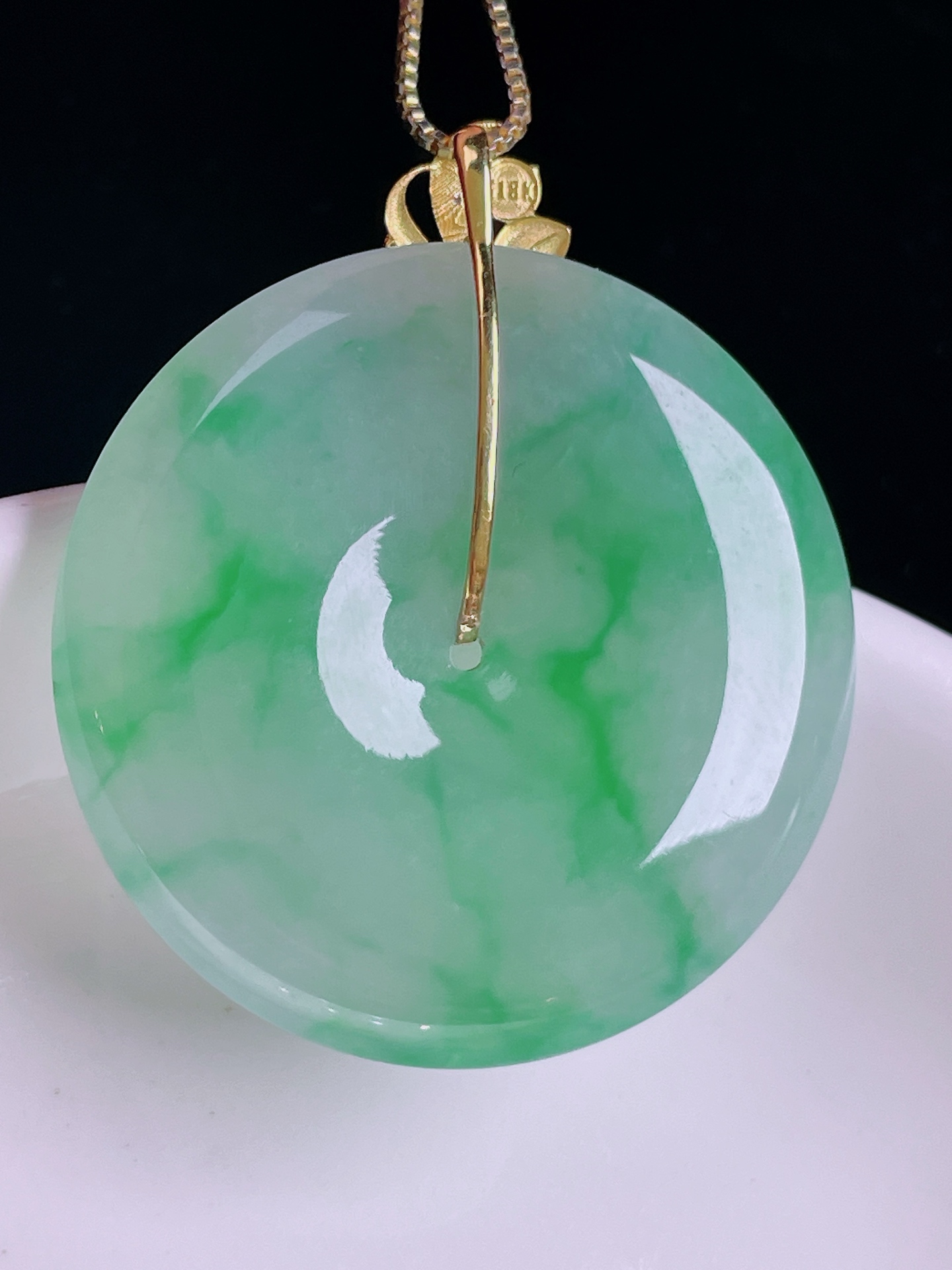 飘绿平安扣，18k镶嵌，老种起光，细底通透，尺寸：38.6裸石33.3/6mm0821