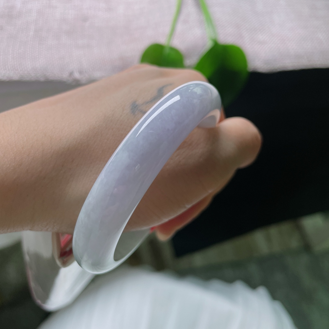54.8/12.1/8.1，淡紫正圈，石纹，淡淡的含蓄清雅，不艳不烈，腕间轻绕，自带一份安静温婉的东方柔情。ss57590a