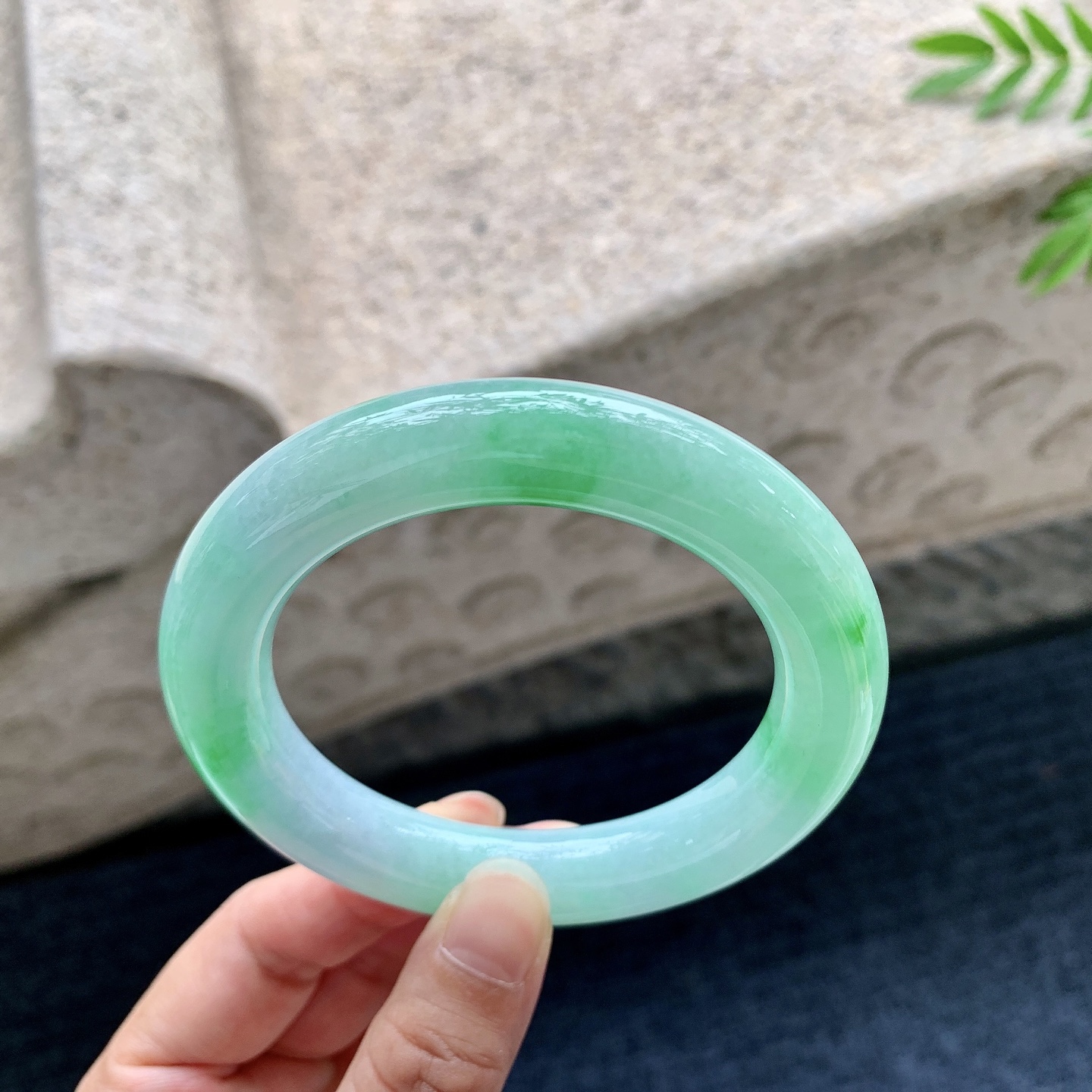 圆条55 56，糯冰飘绿，润，种老，细腻，无裂，编码T1082207