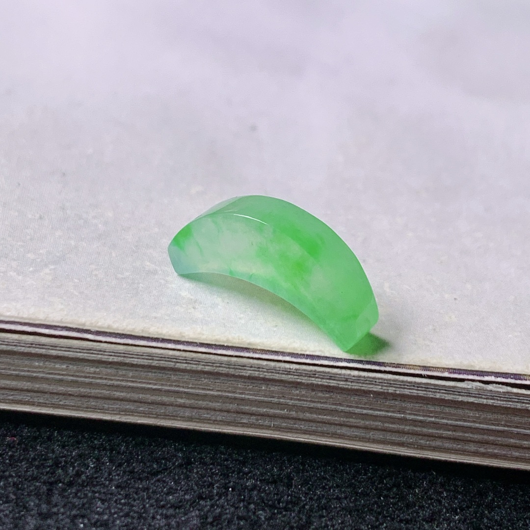冰绿马鞍，色泽浓艳，0821尺寸15.1*3.3*7.3
