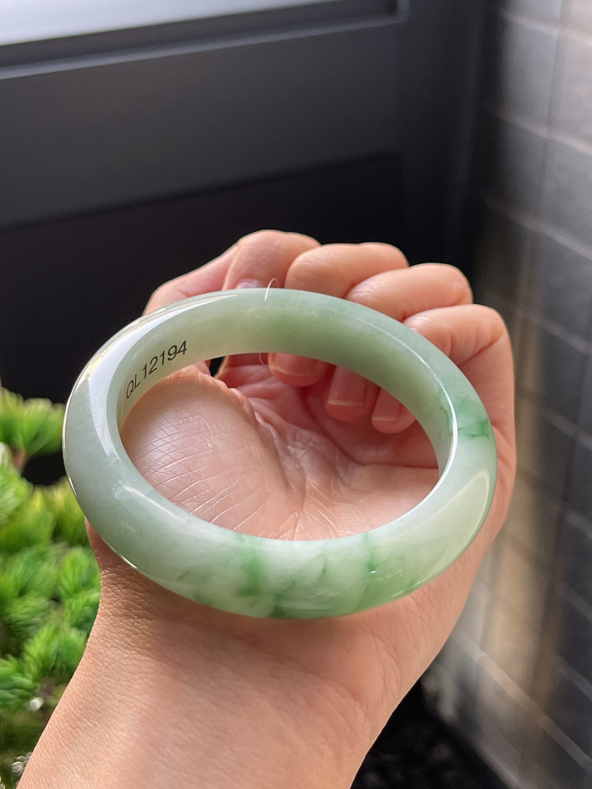正圈56圈口飘绿手镯