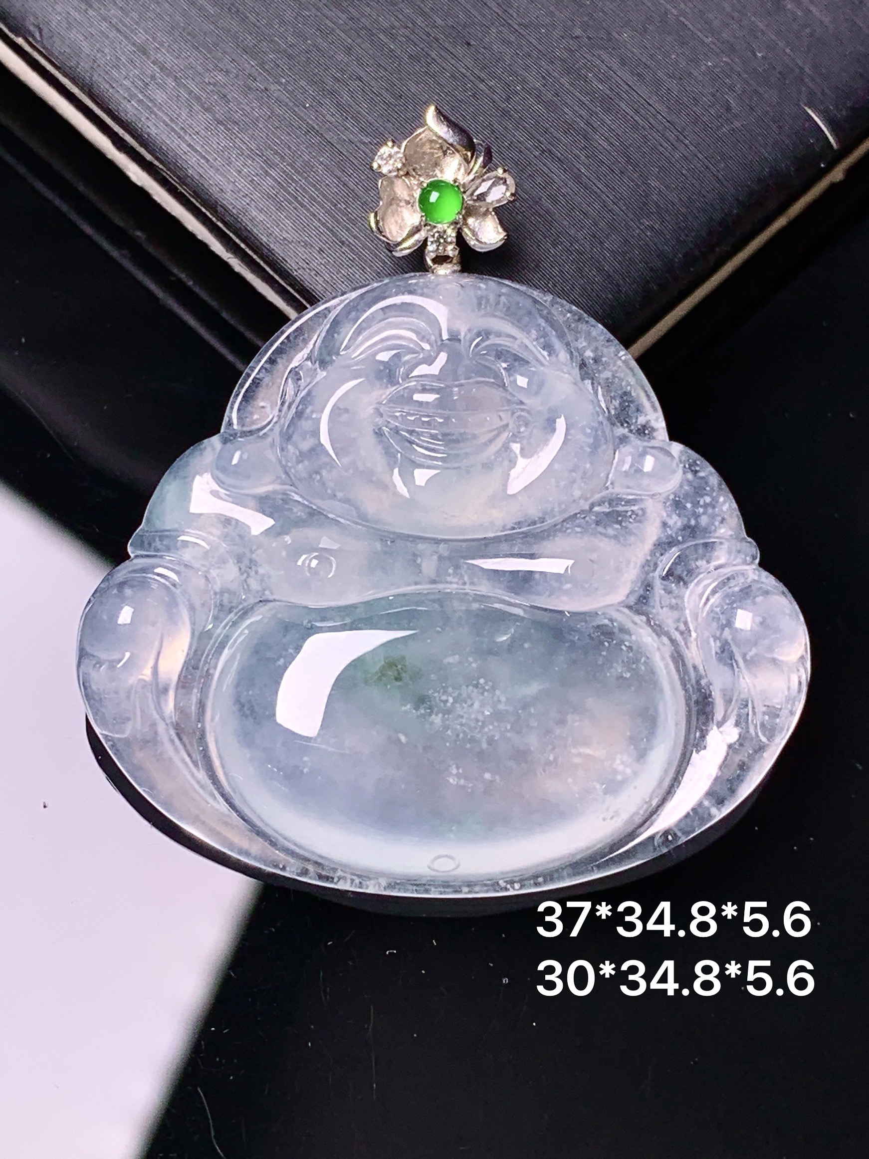 18k金钻镶嵌冰种佛公吊坠 玉质细腻 色泽艳丽清新 水润亮眼 整体尺寸37*34.8*5.6 c1
