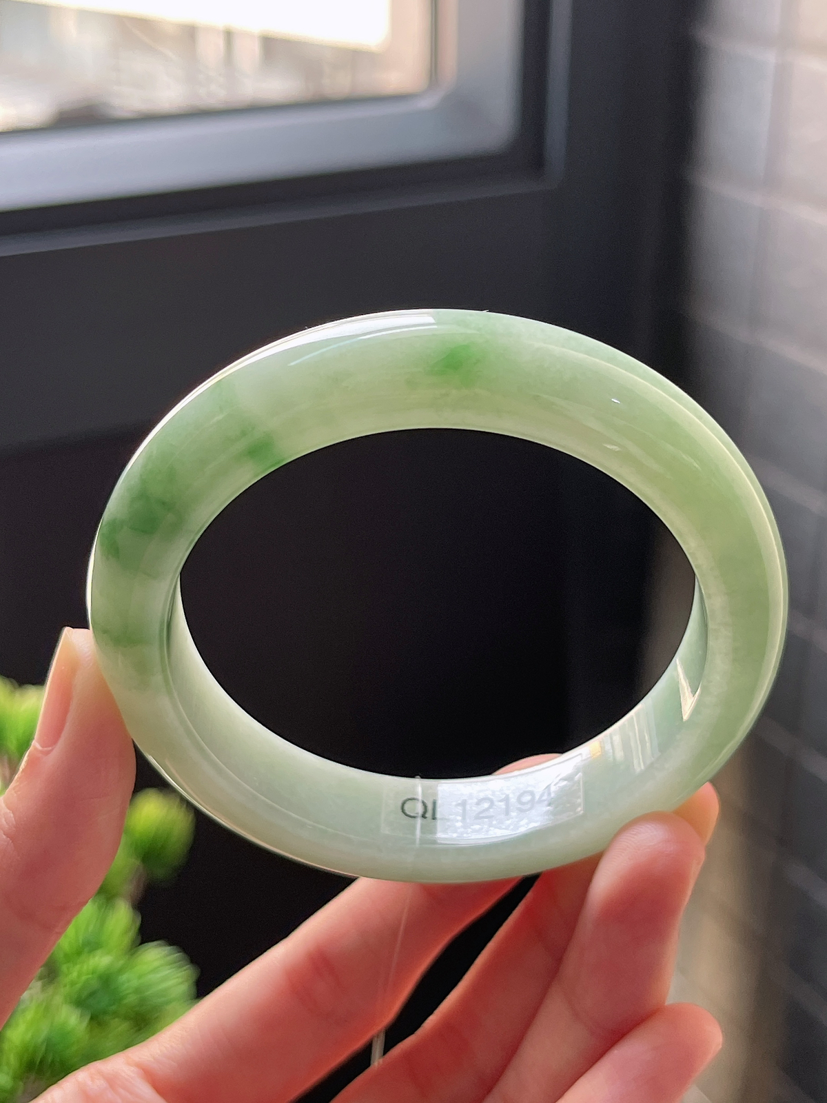 正圈56圈口飘绿手镯
