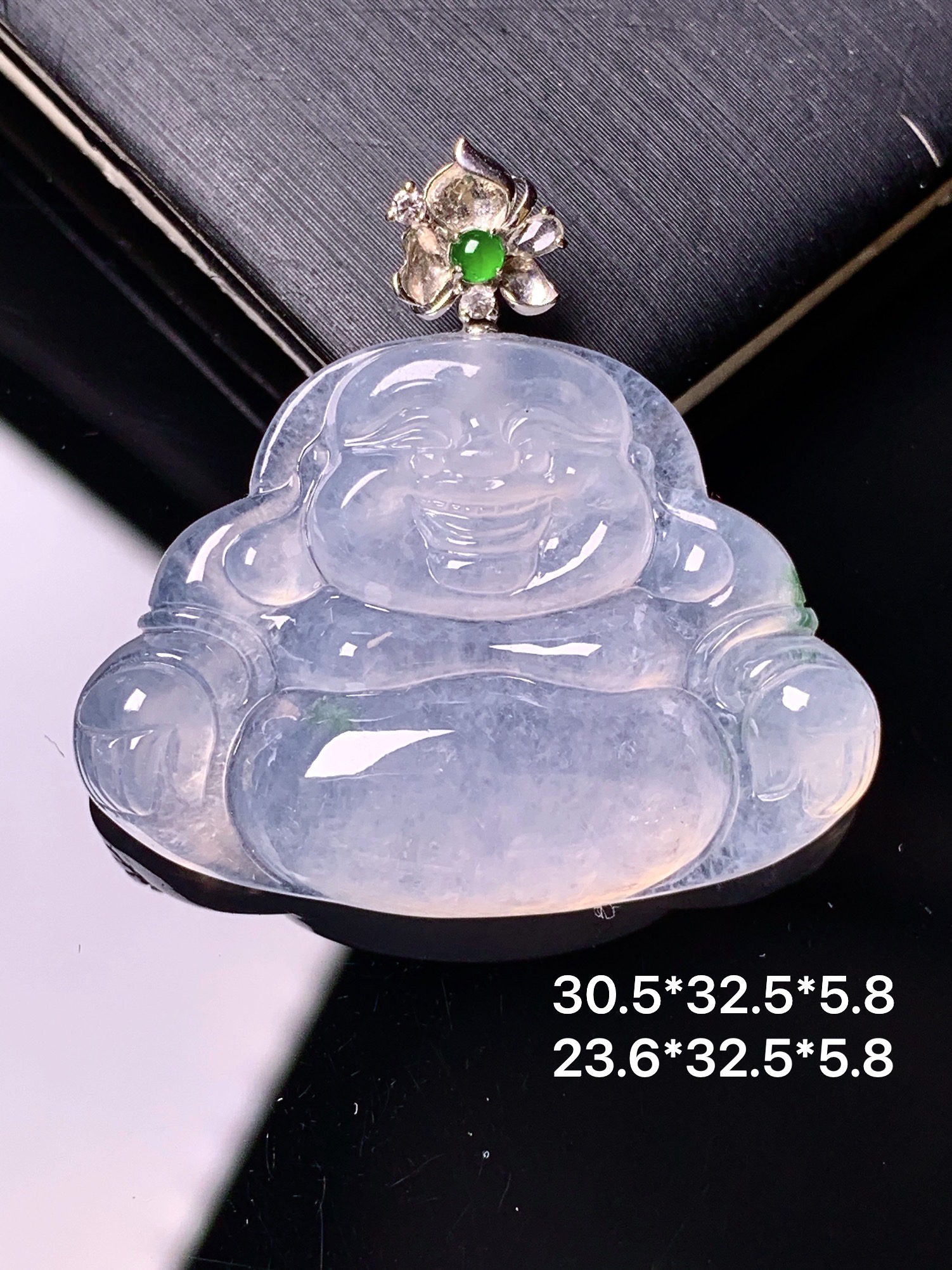 18k金镶嵌冰种佛公吊坠 玉质细腻 色泽艳丽清新 水润亮眼 整体尺寸30.5*32.5*5.8 c1