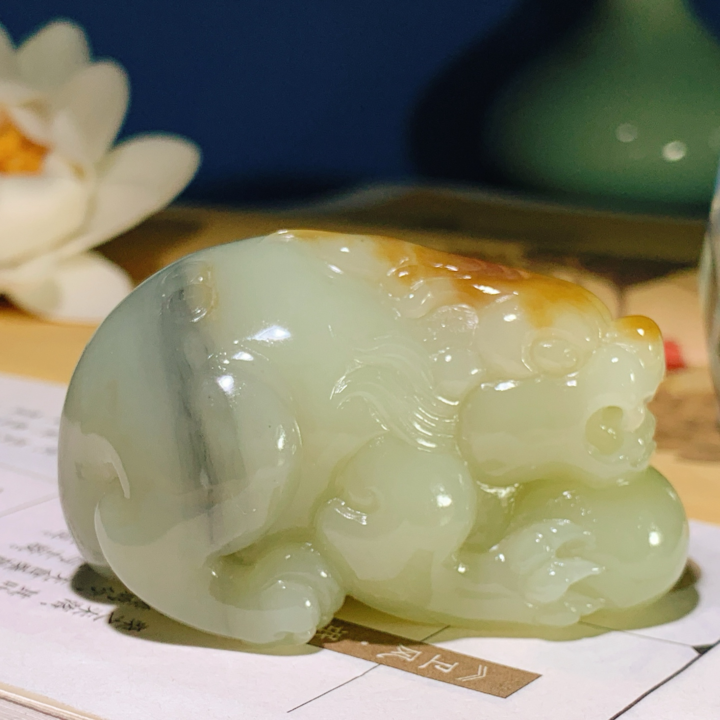 新疆和田玉楼兰三色招财貔貅把件！尺寸59/38/35重113.5克。玉质细腻油润。手推出油。佩戴高端