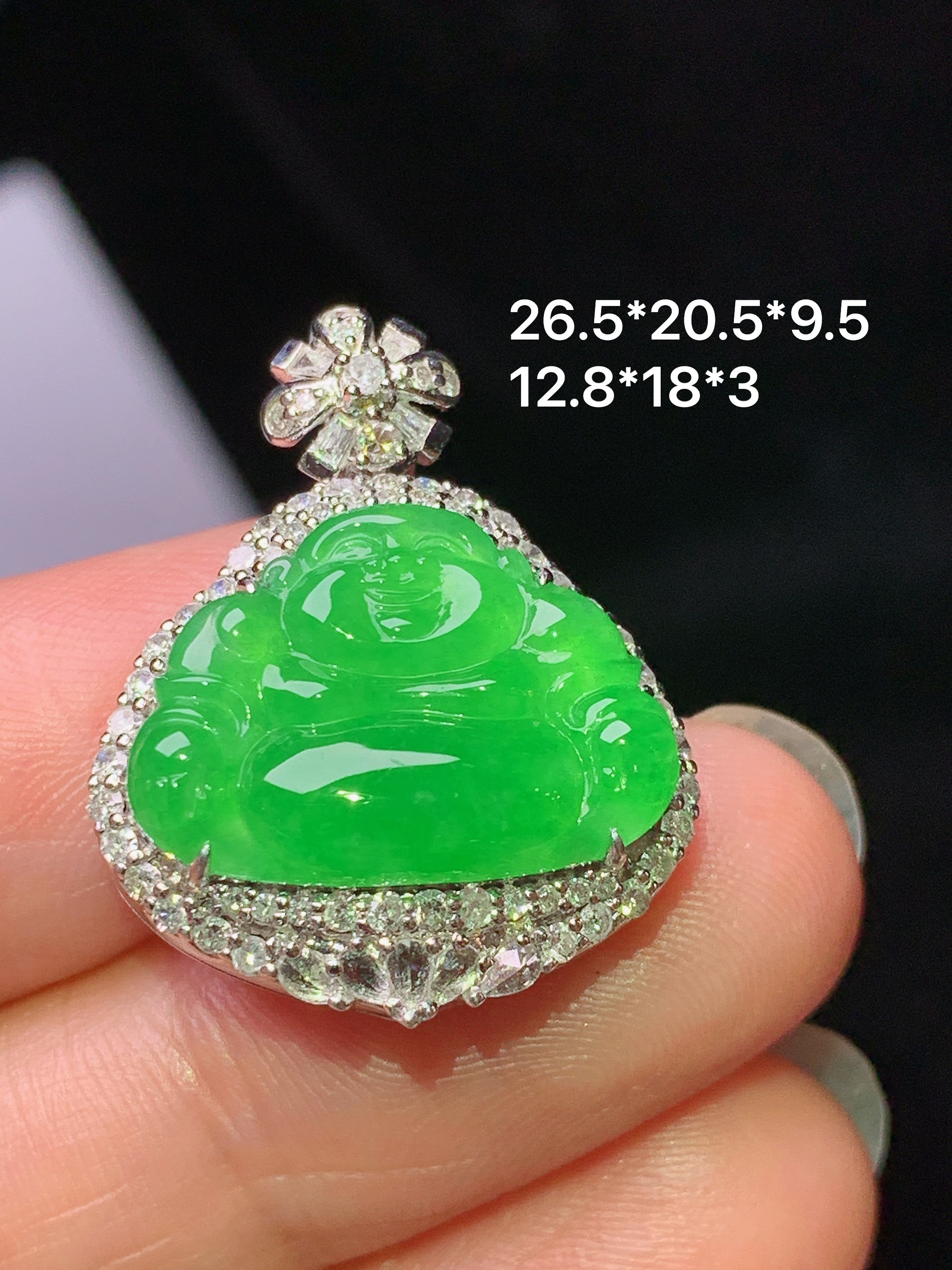 18k金钻镶嵌冰阳绿佛公吊坠 玉质细腻 色泽艳丽清新 水润亮眼 整体尺寸26.5*20.5*9.5 h1