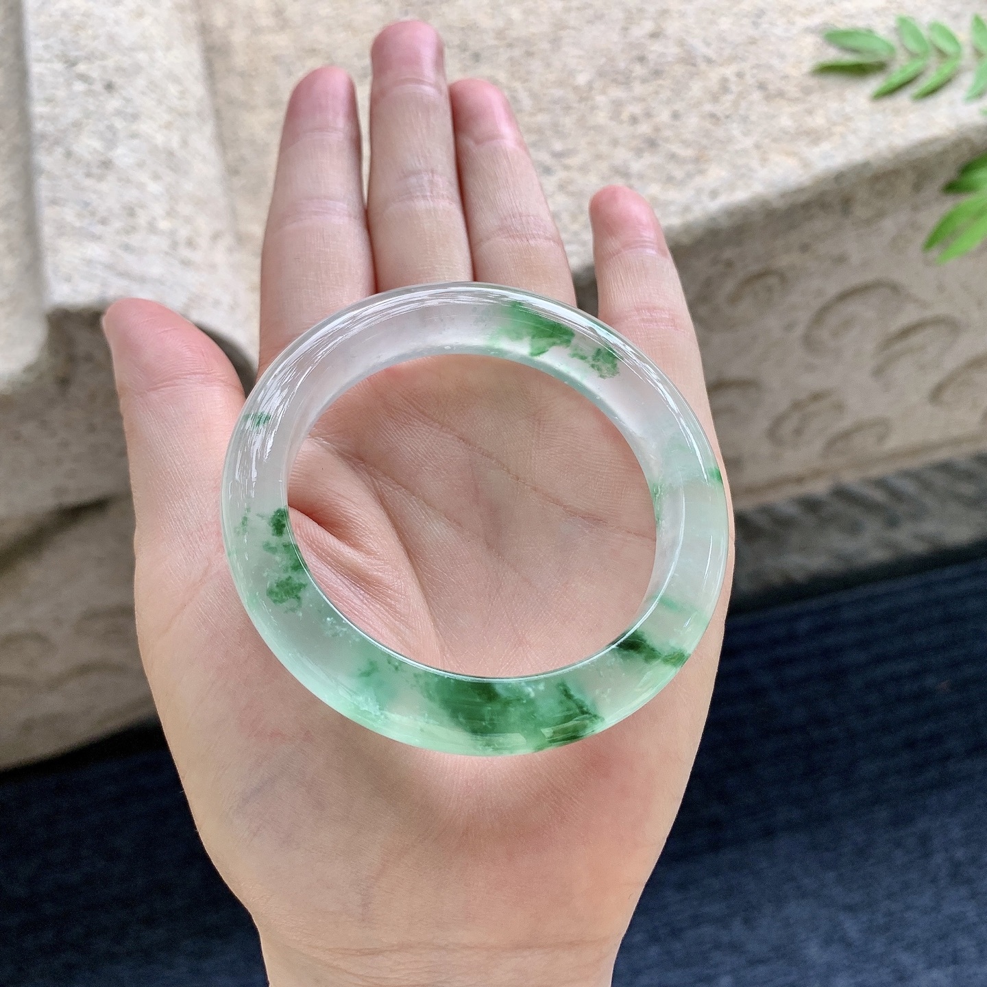 正圈49 50,圈口50.8/11/8.4,编码N2082208,高冰飘绿花，起光，清透，水润，种老
