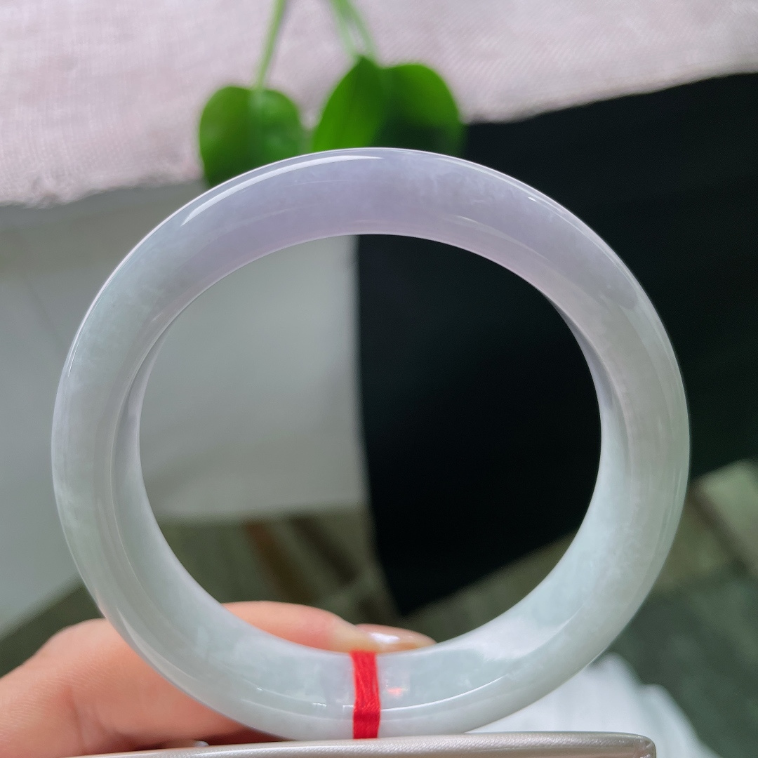 54.8/12.1/8.1，淡紫正圈，石纹，淡淡的含蓄清雅，不艳不烈，腕间轻绕，自带一份安静温婉的东