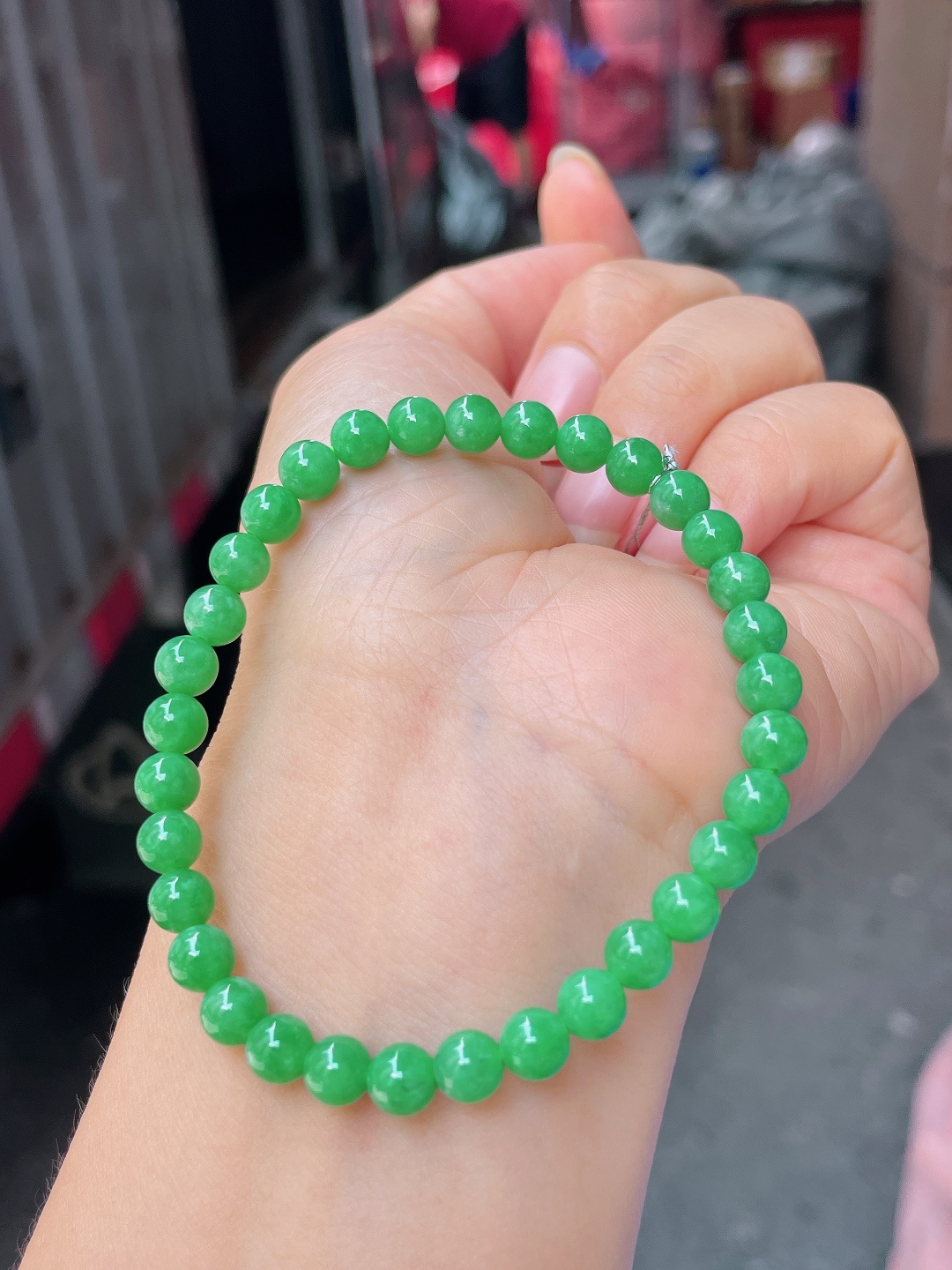 冰阳绿手串 色泽浓郁，珠圆玉润 尺寸：5.8