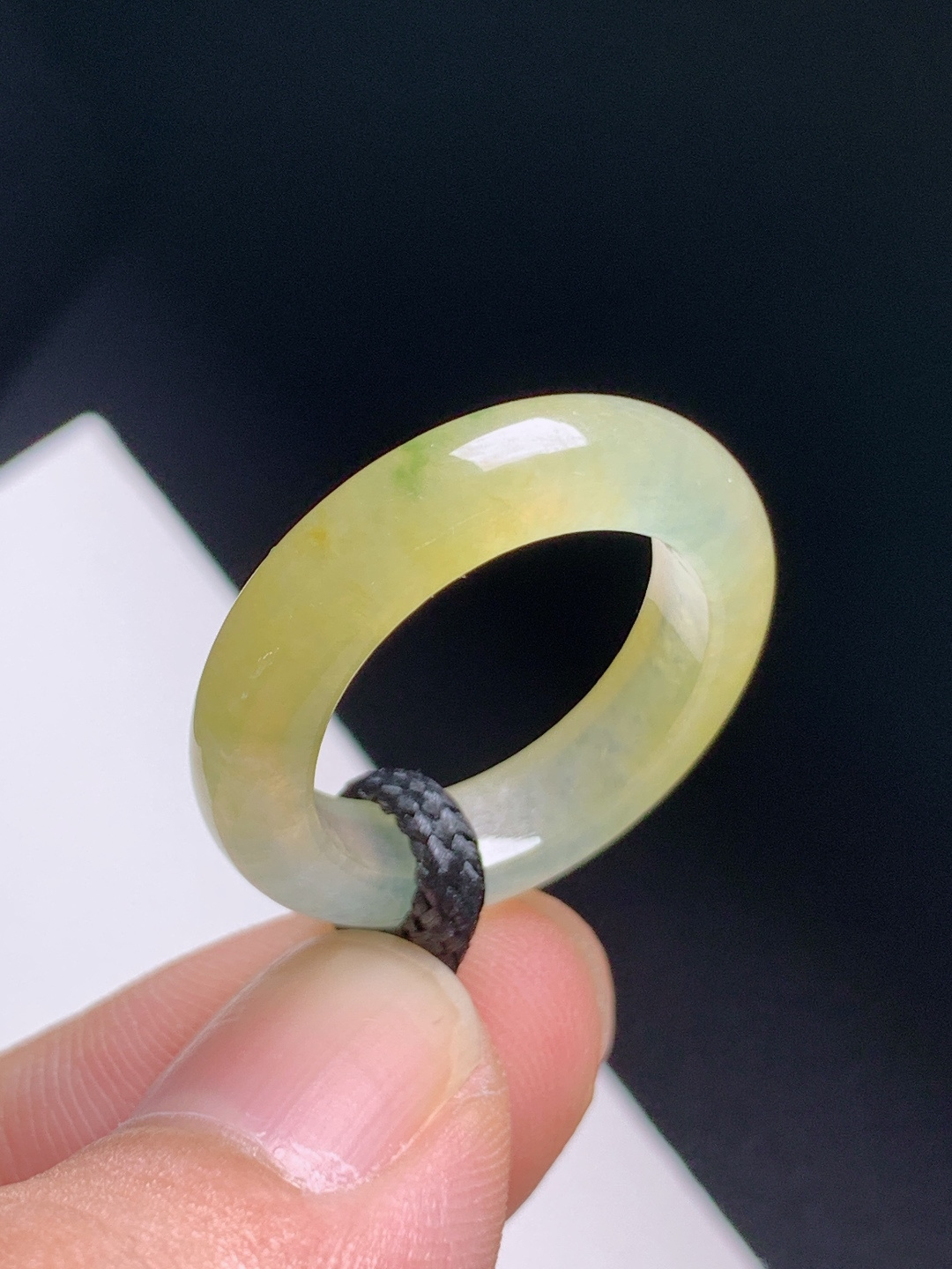 冰黄翡指环，莹润透亮，种水细腻，简约大气