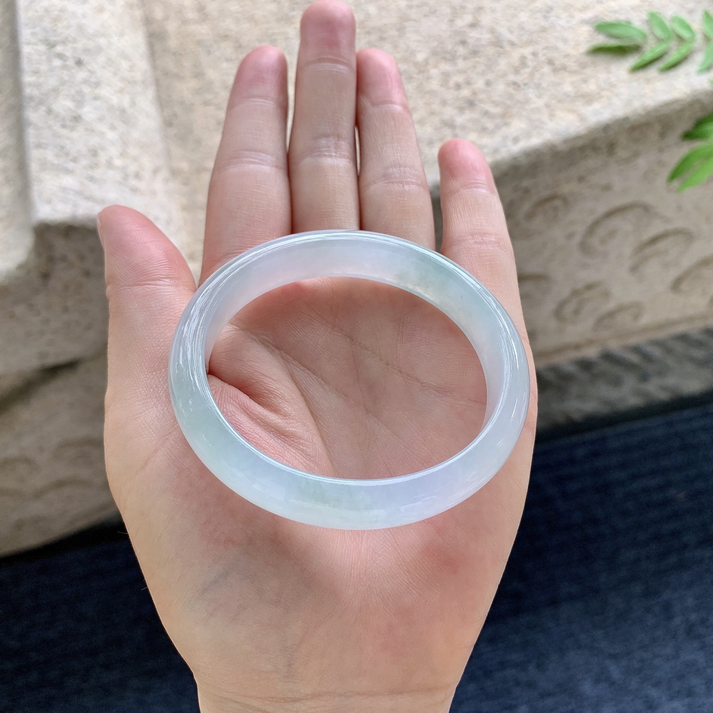 糯冰淡春彩，水润，种老，细腻，打灯有棉线