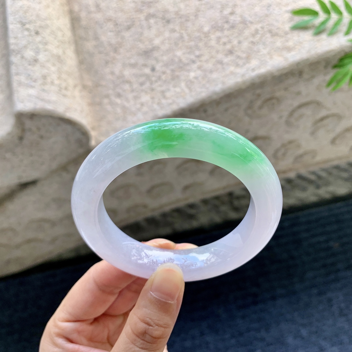 正圈53 54，圈口54.6/12.7/10.6，编码G9082231，冰糯春彩，水润，种老，细腻，打灯有絮线