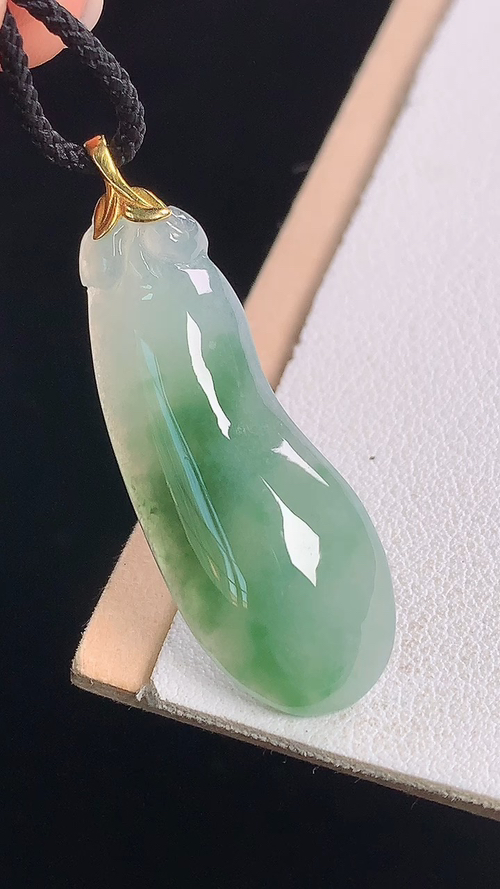 18K冰飘花福瓜吊坠，无裂，尺寸:39.3-34.9-13.2-5.1mm 15