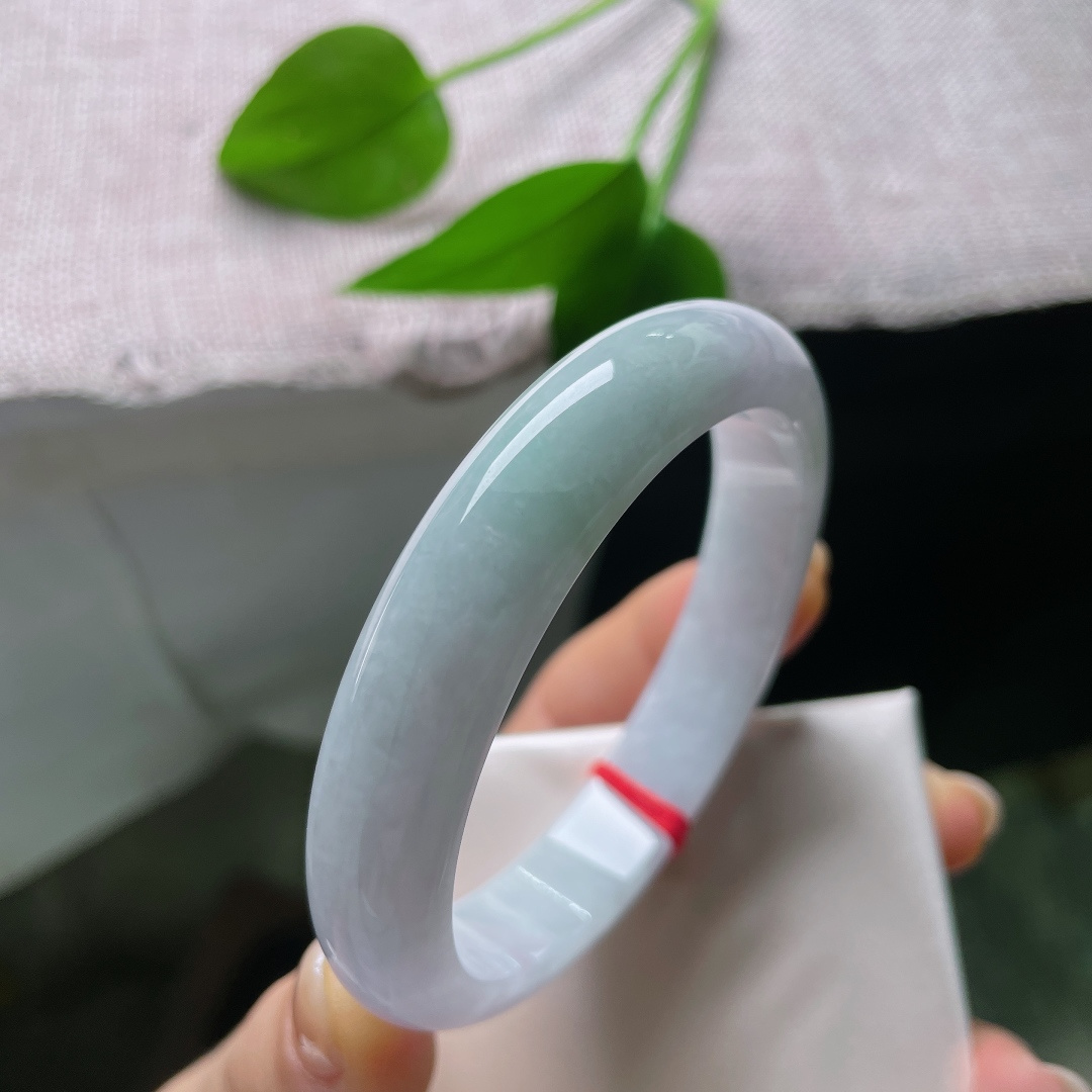 58/12.4/7.7，紫底正圈，玉质细腻柔和，通透感恰到好处，没有浓重艳色。皮纹，ss57593a