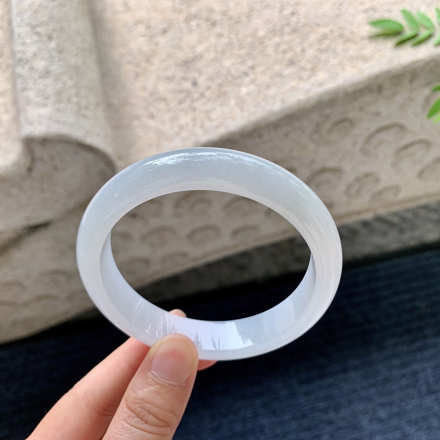 正圈59 60，圈口60.7/13/8，编码AD082201，描述细糯底色，水润，种老，细腻，无裂。