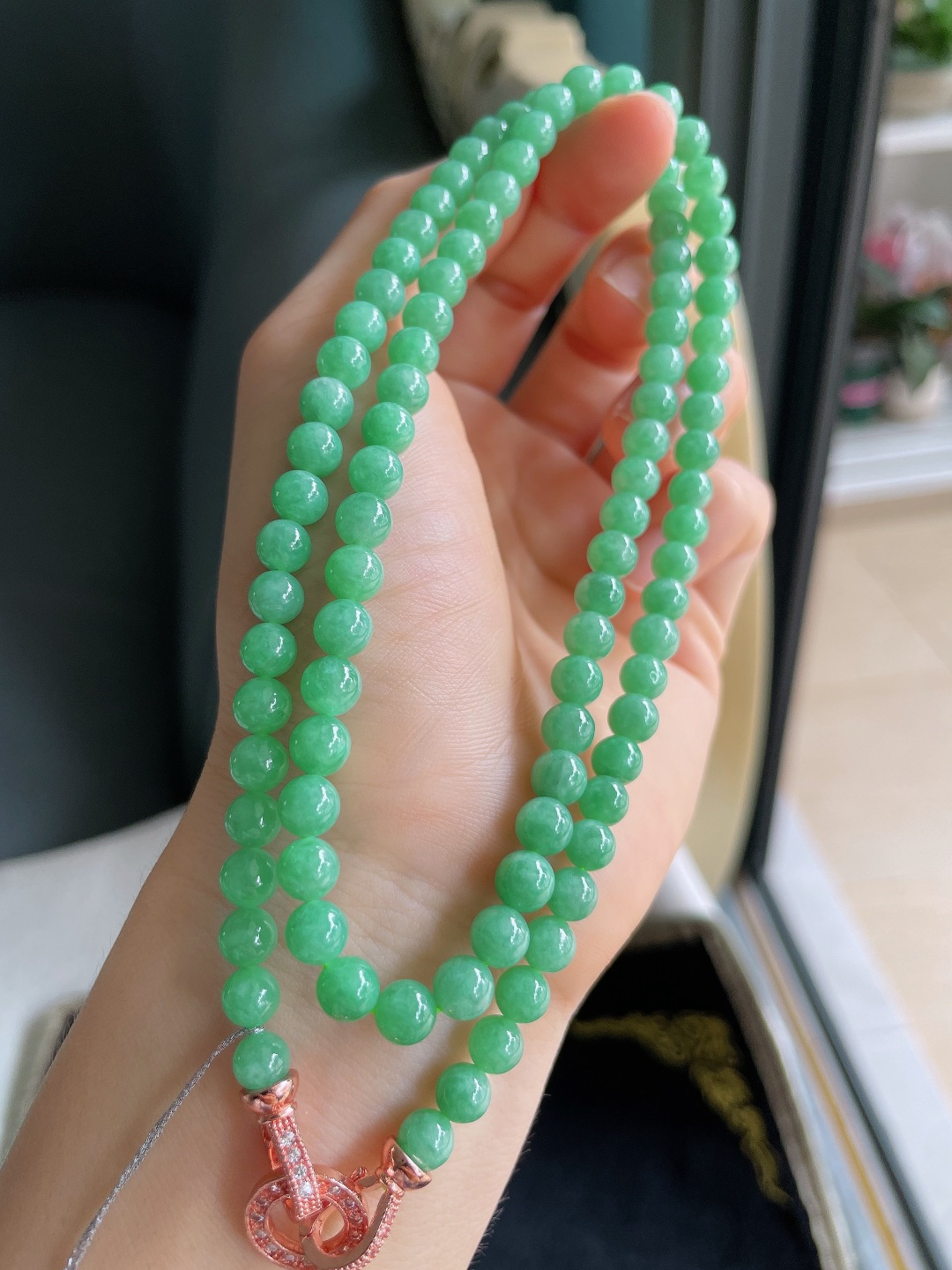 缅甸天然翡翠A货，冰满绿珠链，尺寸：6mm98颗。【编4545】