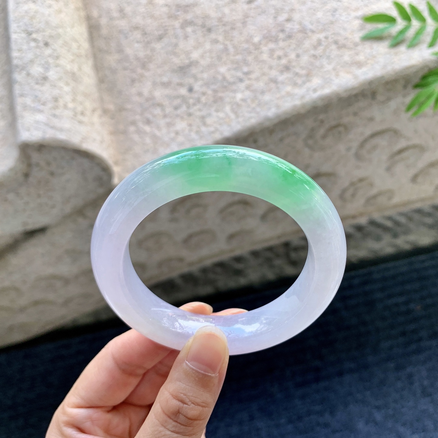 正圈53 54，圈口54.6/12.7/10.6，编码G9082231，冰糯春彩，水润，种老，细腻，打灯有絮线