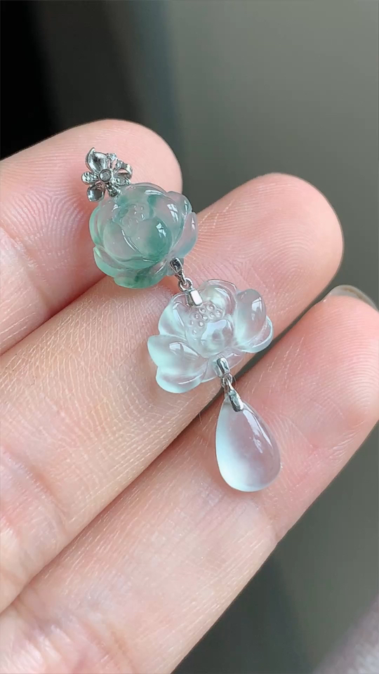 翡翠精品，莲花，冰种无裂，飘花18k金，尺寸13-7.5-2.8 aa820