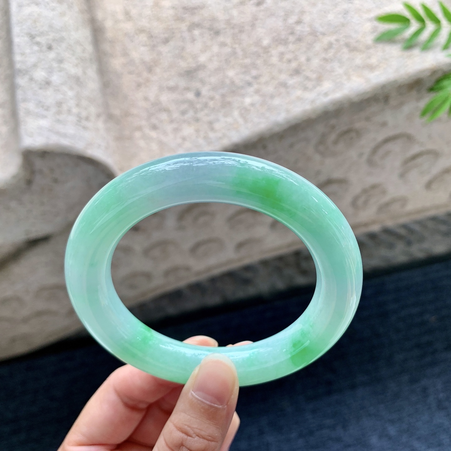 圆条55 56，糯冰飘绿，润，种老，细腻，无裂，编码T1082207
