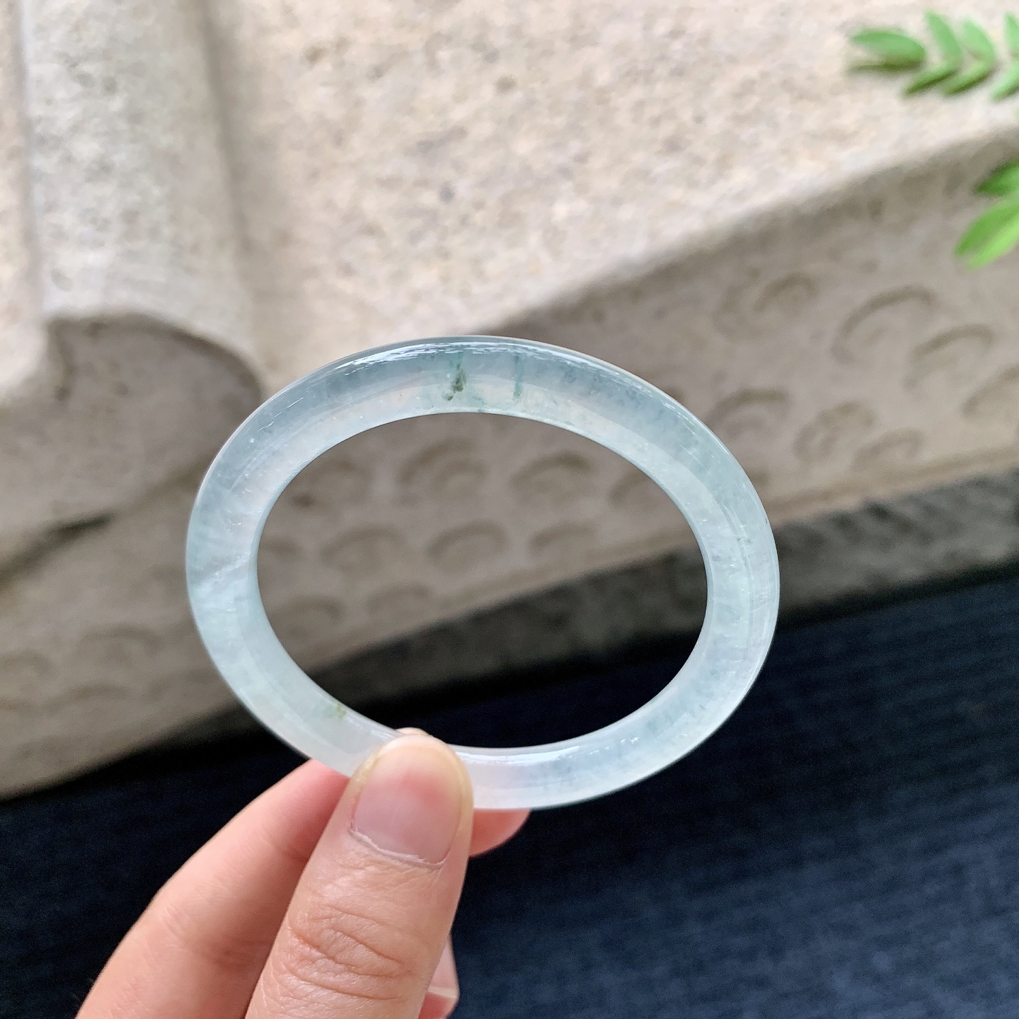 圆条50 51,圈口51.5/7/7.5,编码C5082226,描述冰飘花，清透，水润，种老，细腻，无裂