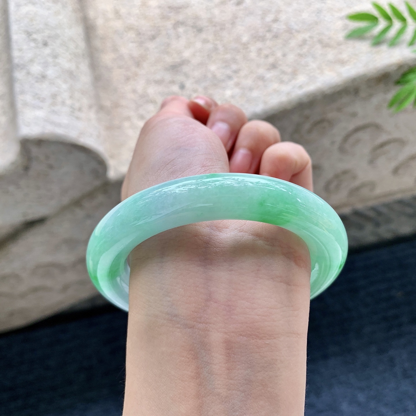 圆条55 56，糯冰飘绿，润，种老，细腻，无裂，编码T1082207